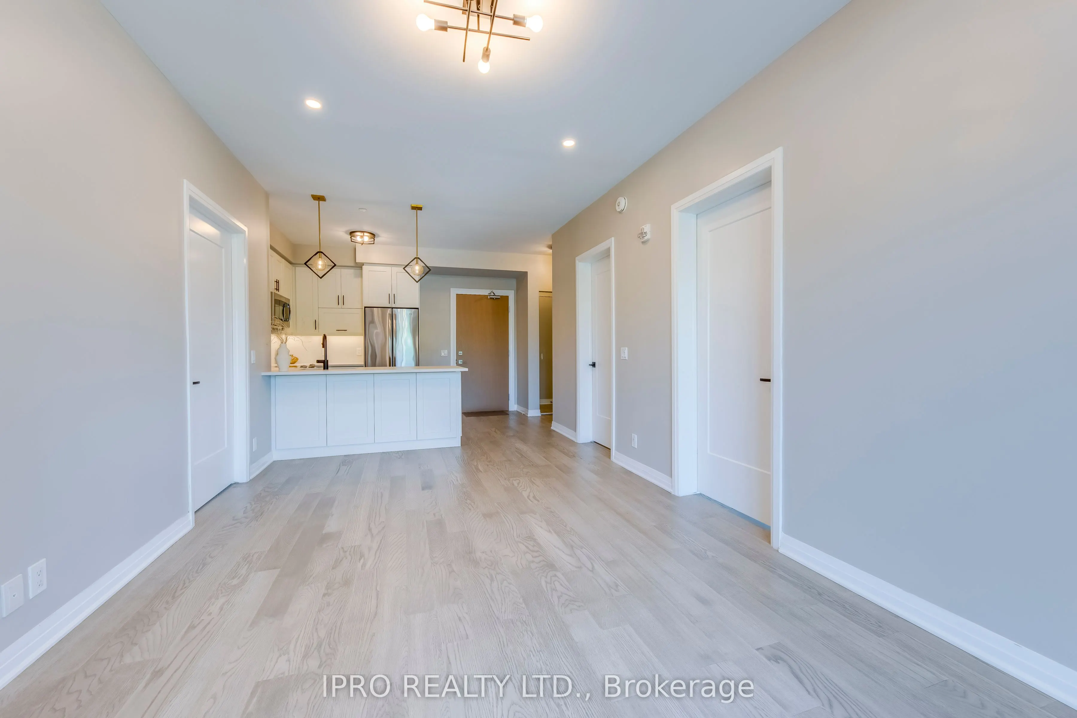 128 GROVEWOOD Common, #205