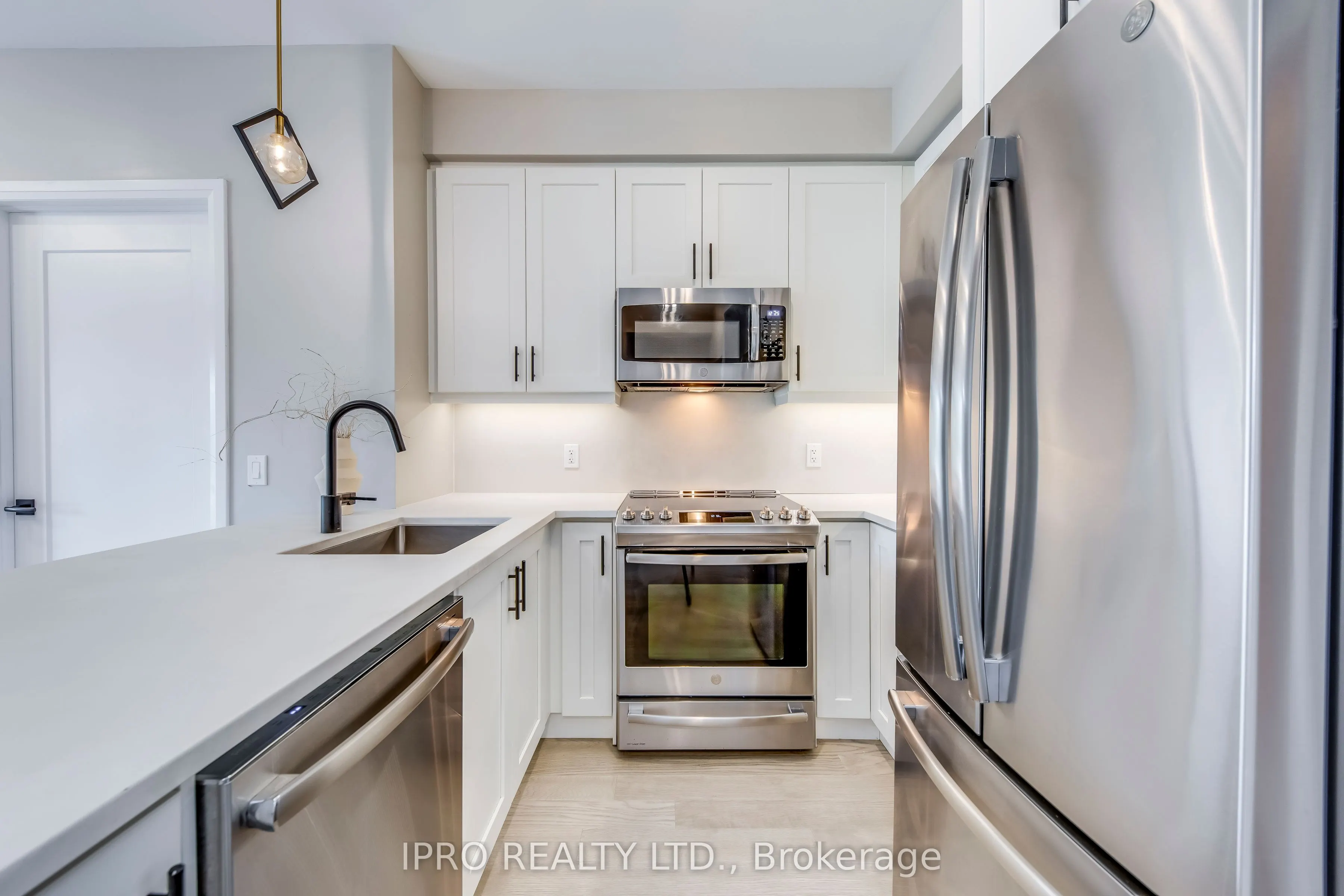 128 GROVEWOOD Common, #205