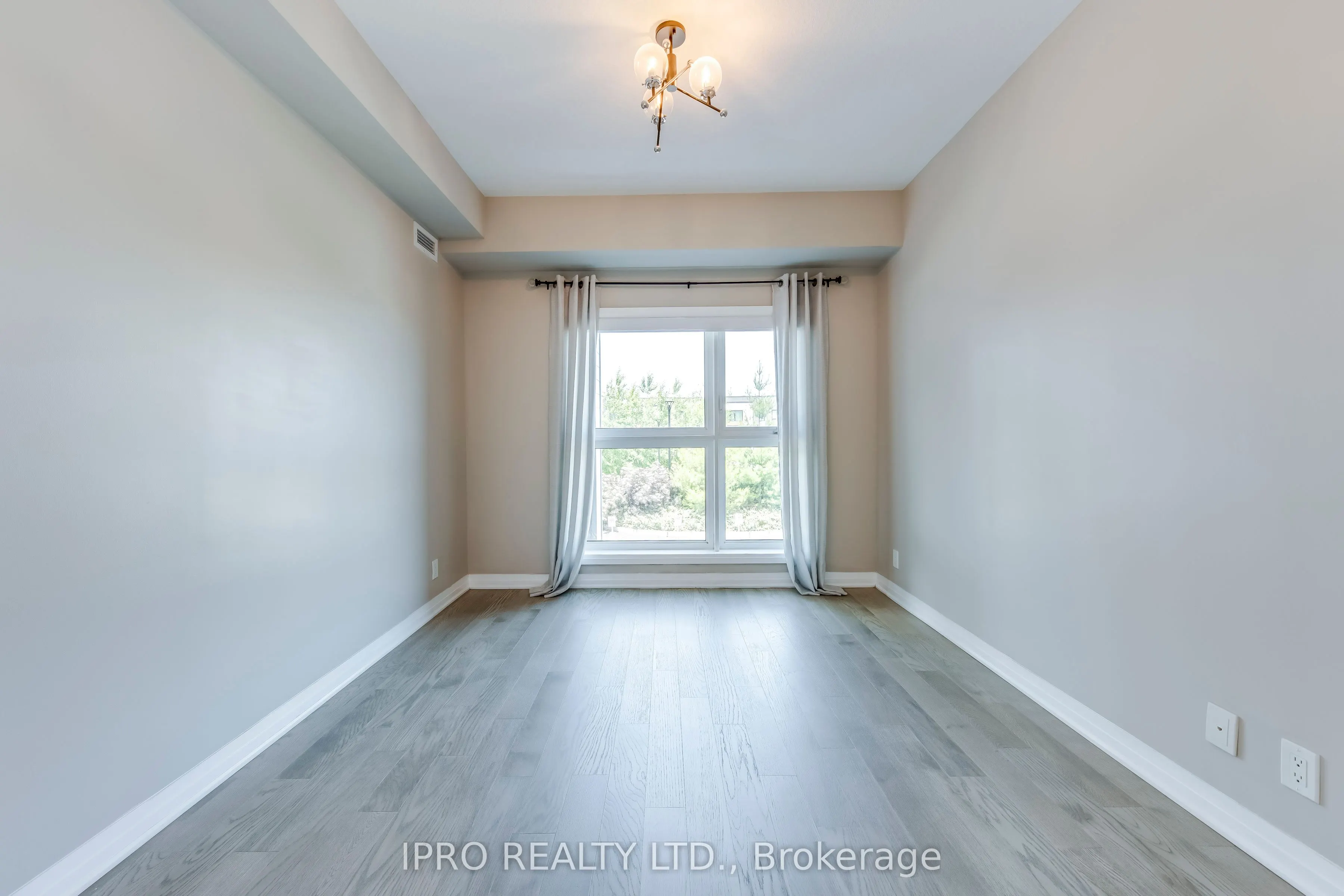 128 GROVEWOOD Common, #205