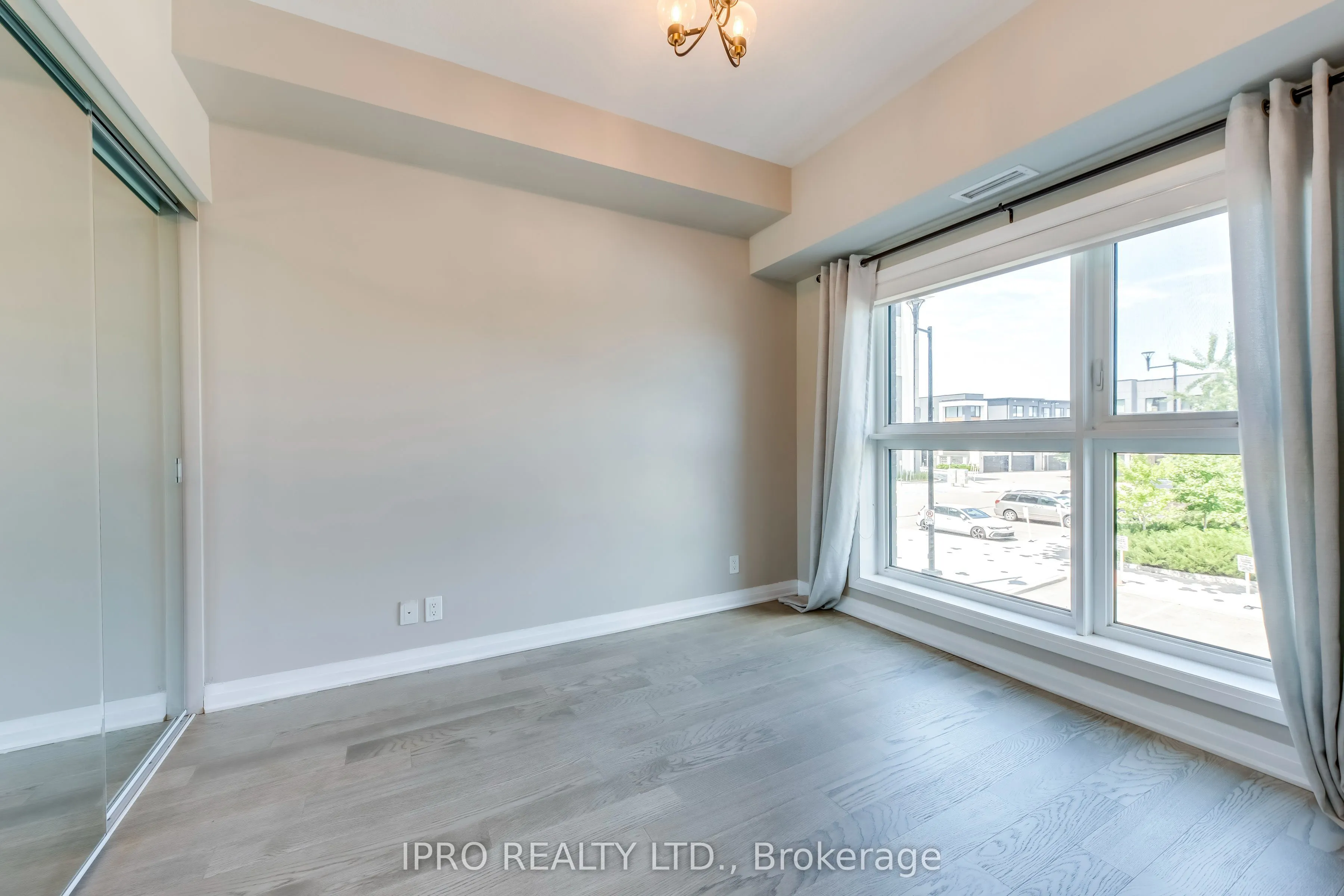 128 GROVEWOOD Common, #205