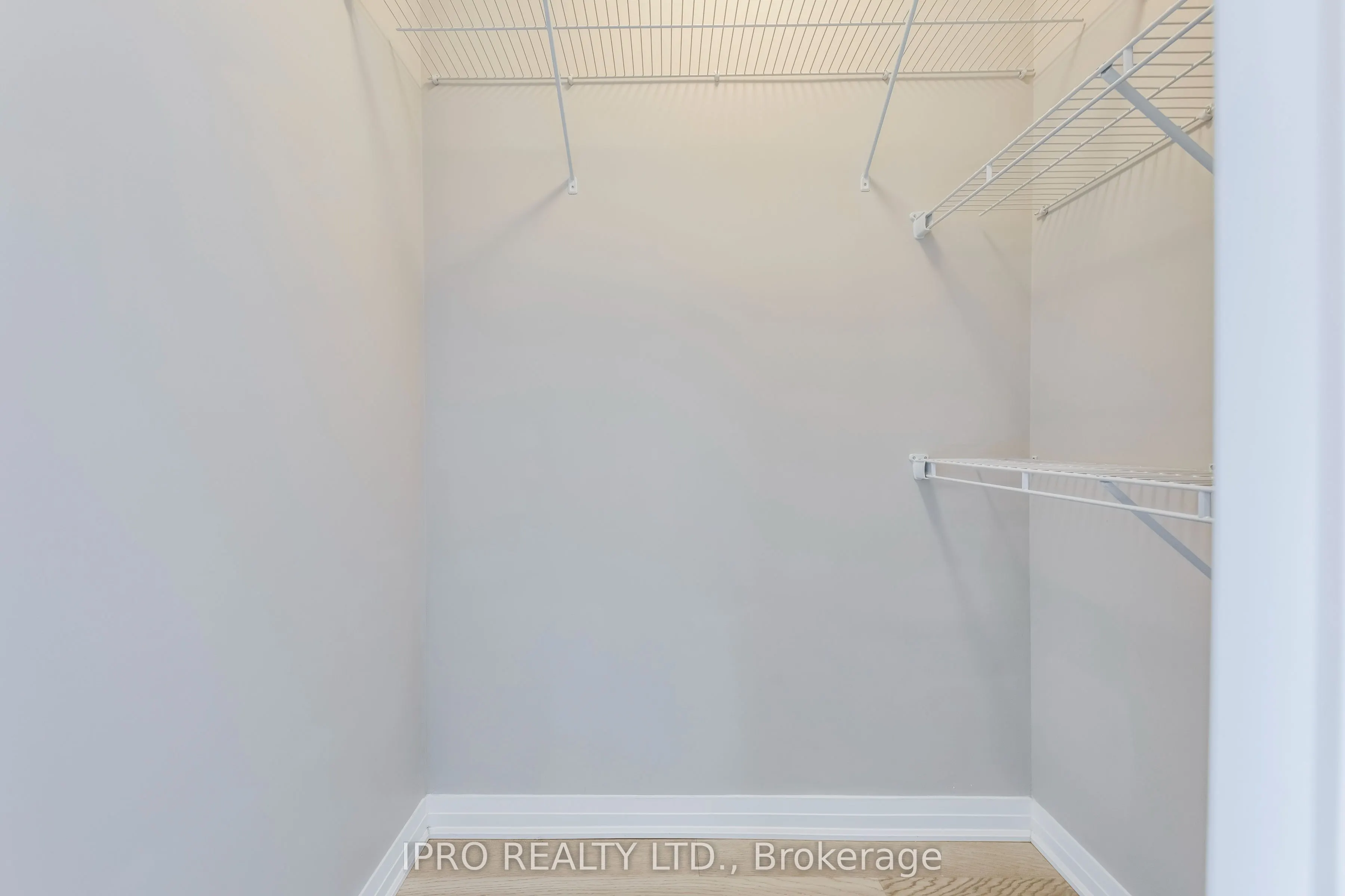 128 GROVEWOOD Common, #205