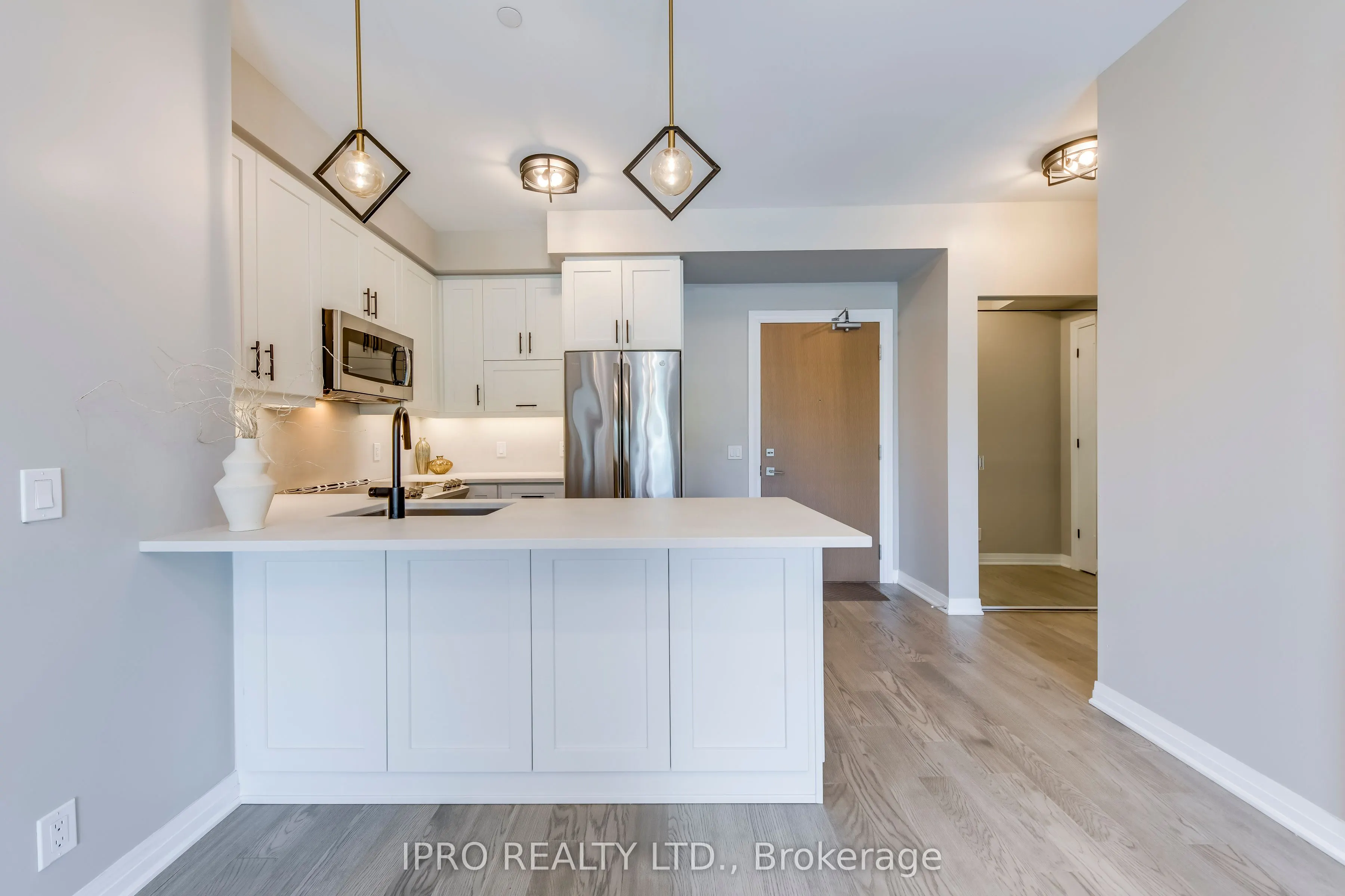 128 GROVEWOOD Common, #205