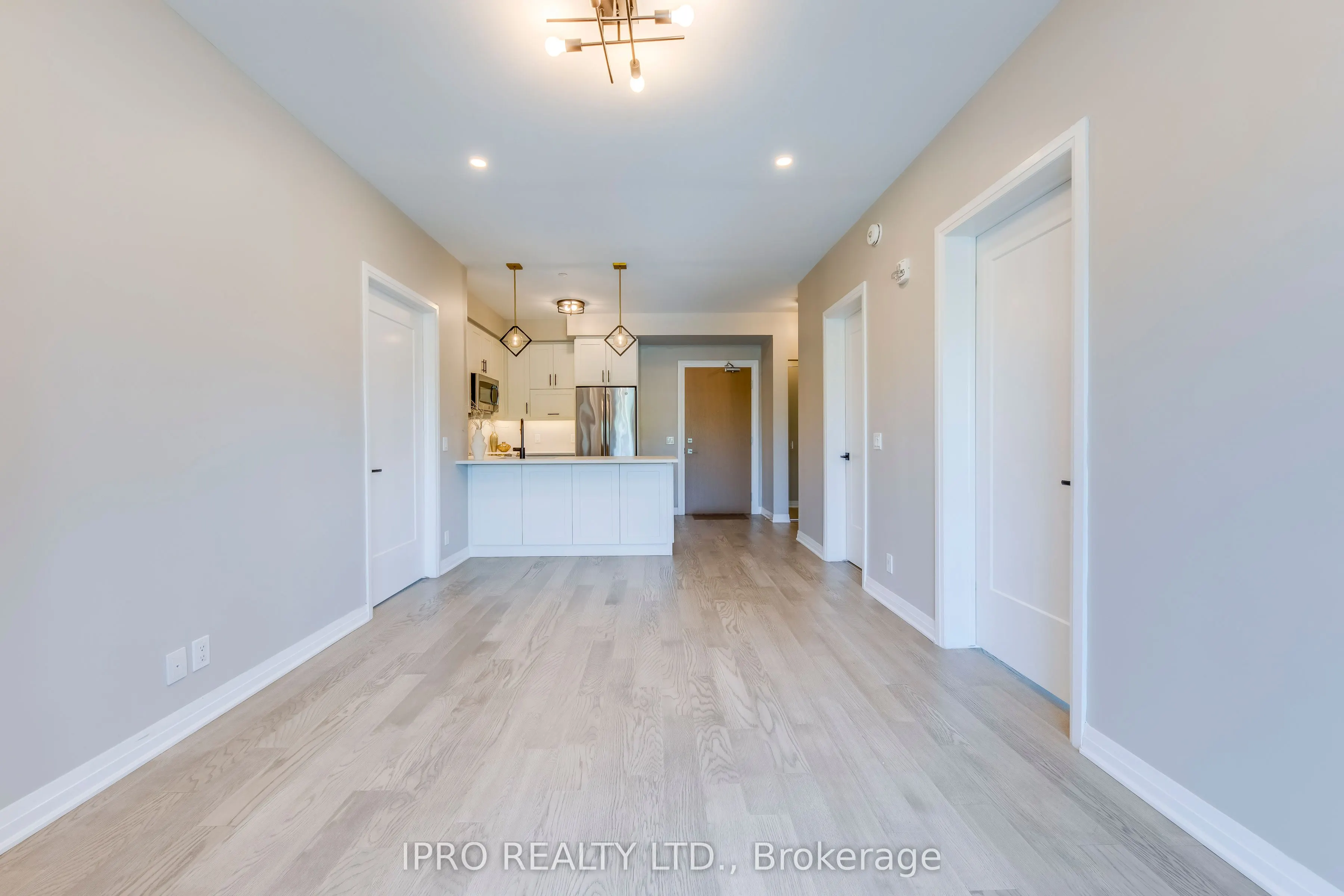 128 GROVEWOOD Common, #205