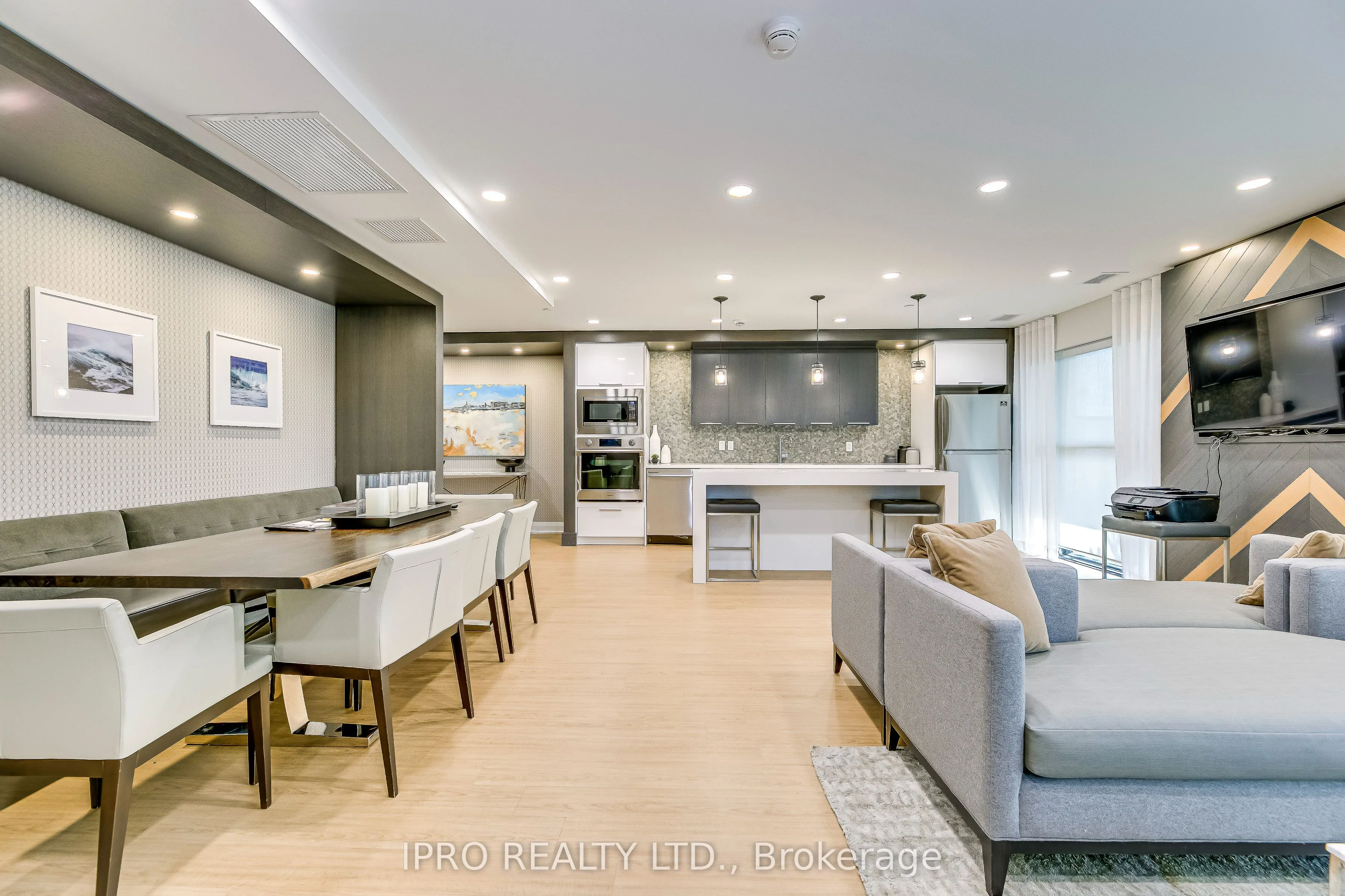 128 GROVEWOOD Common, #205