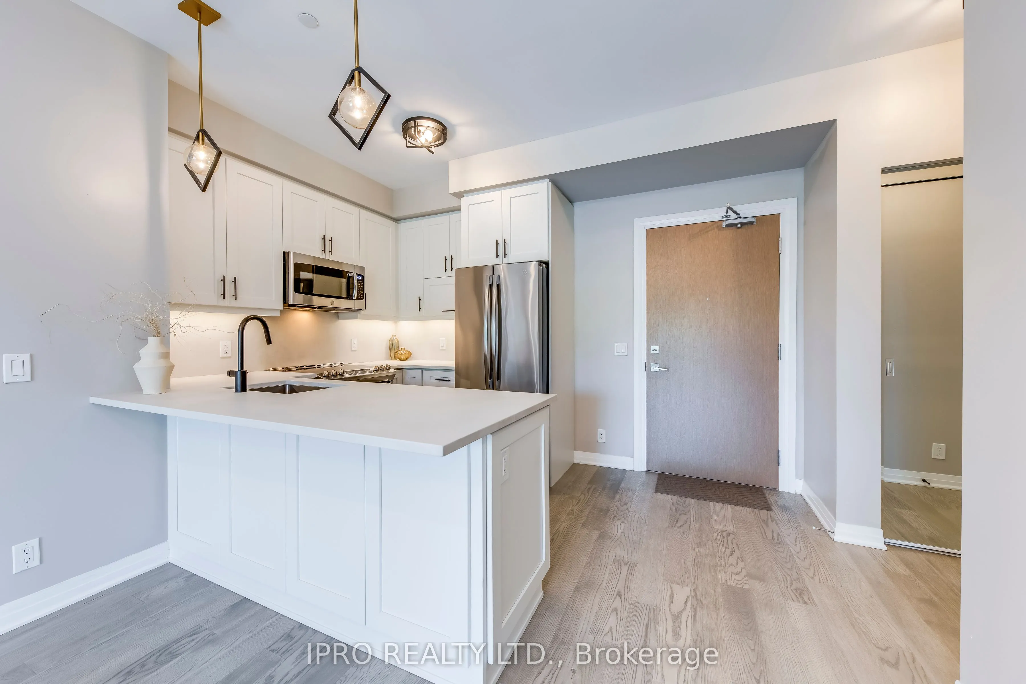 128 GROVEWOOD Common, #205