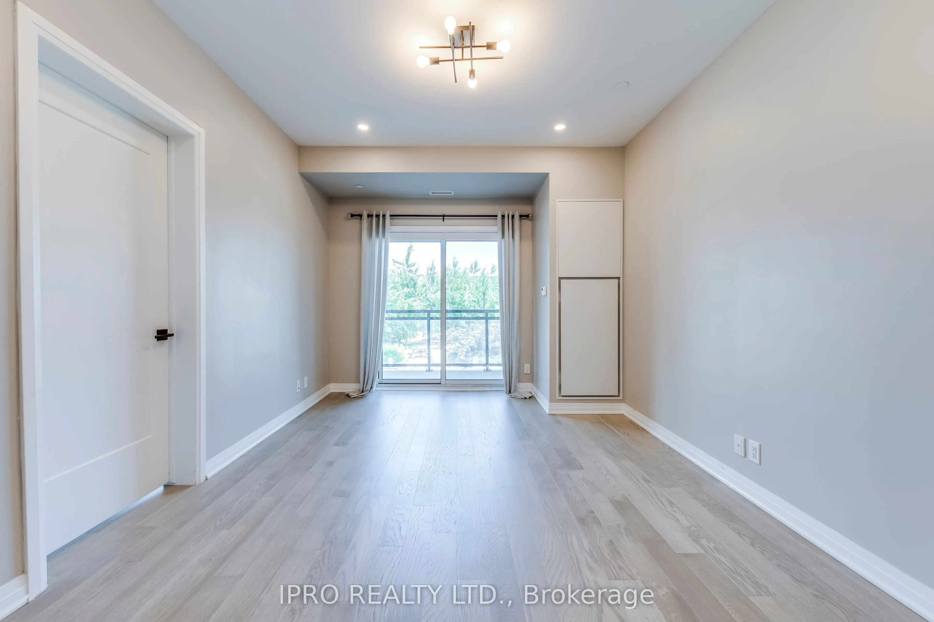 128 GROVEWOOD Common, #205