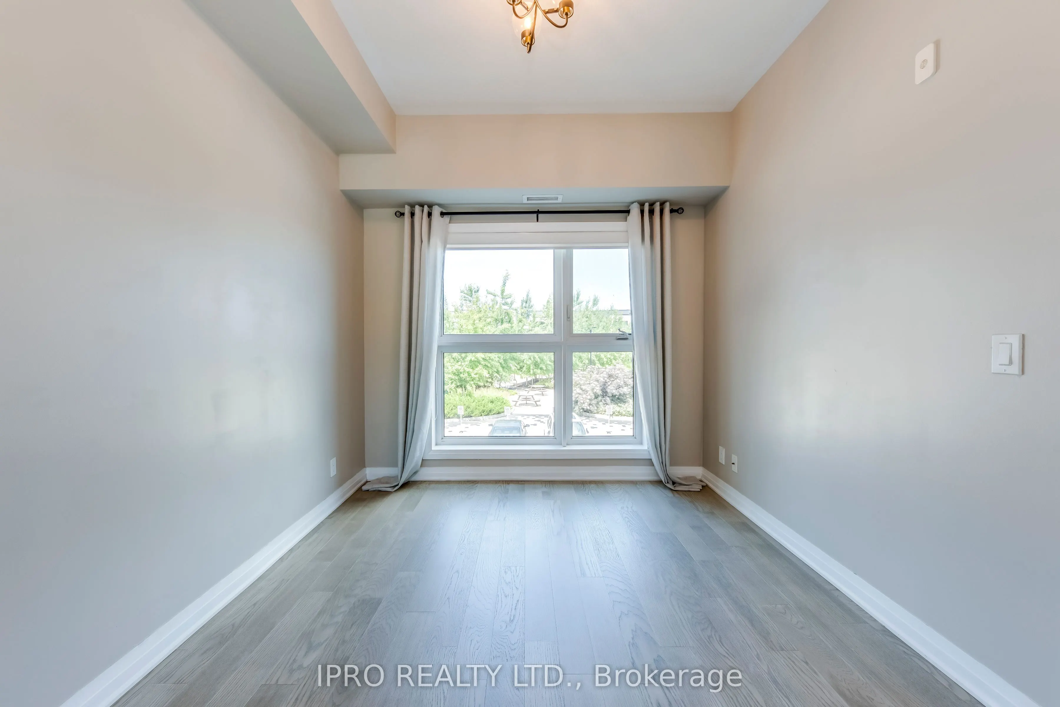 128 GROVEWOOD Common, #205