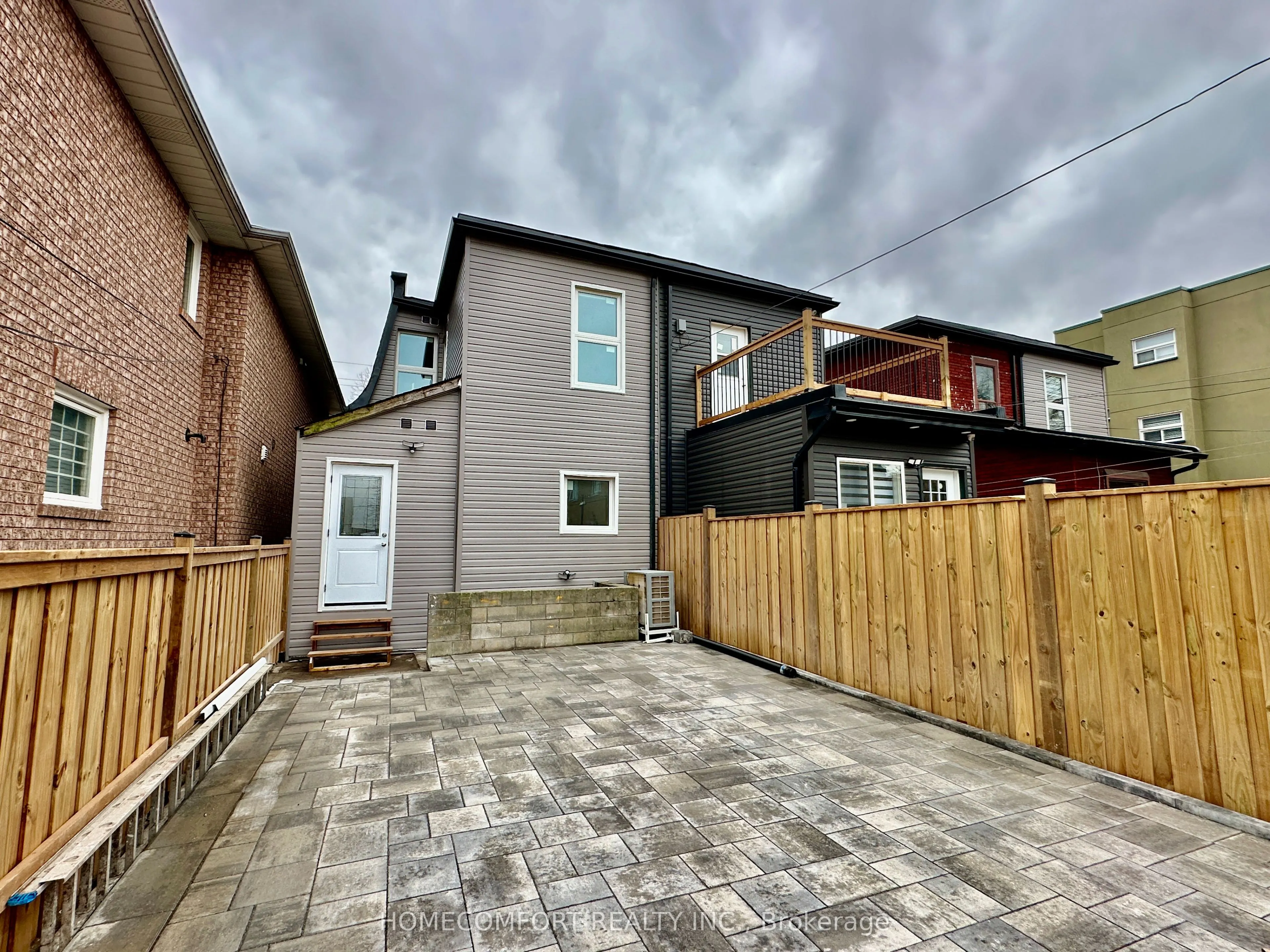 211 Osler Street, #Upper