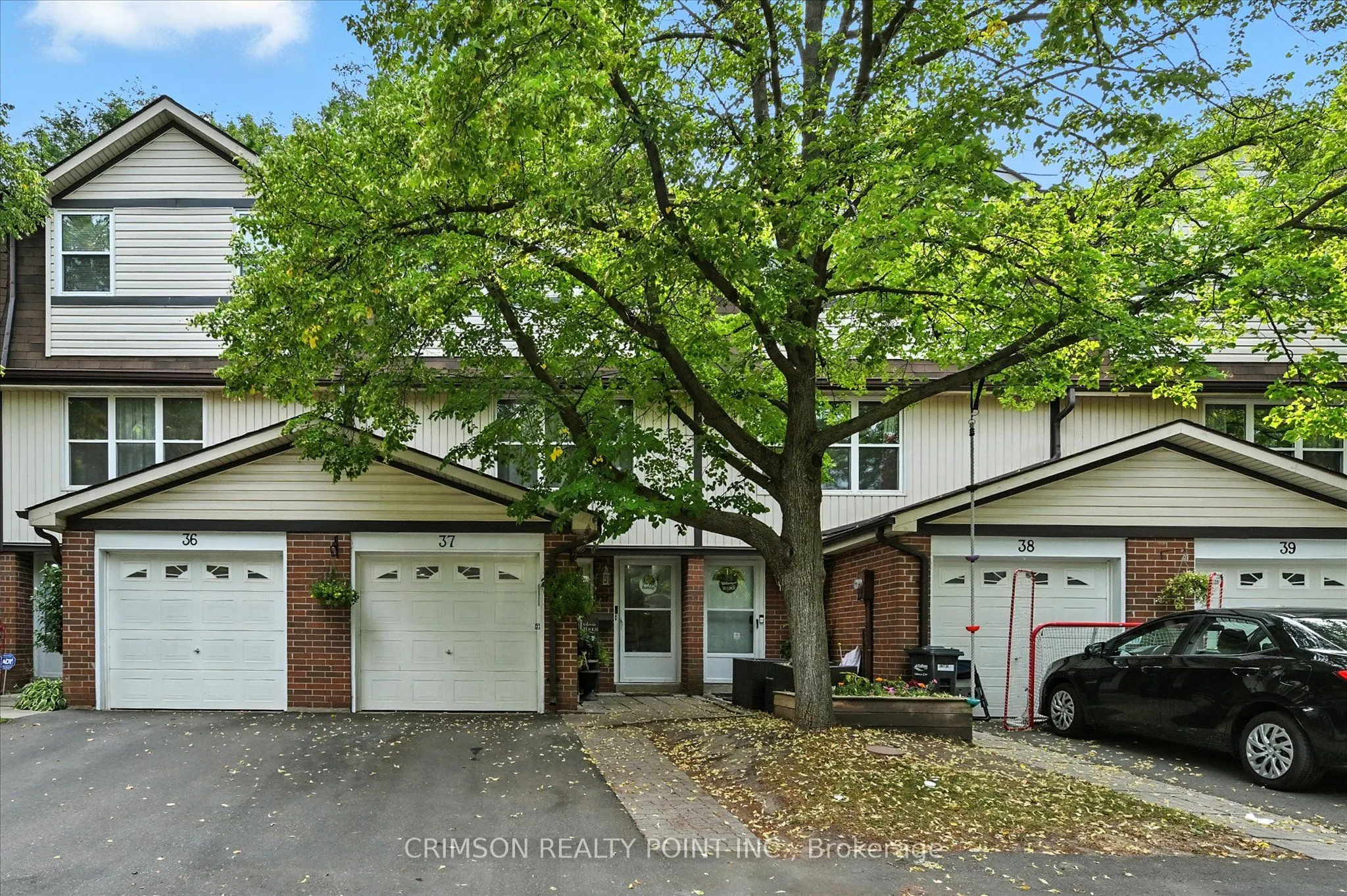 235 Bronte Street S, #37
