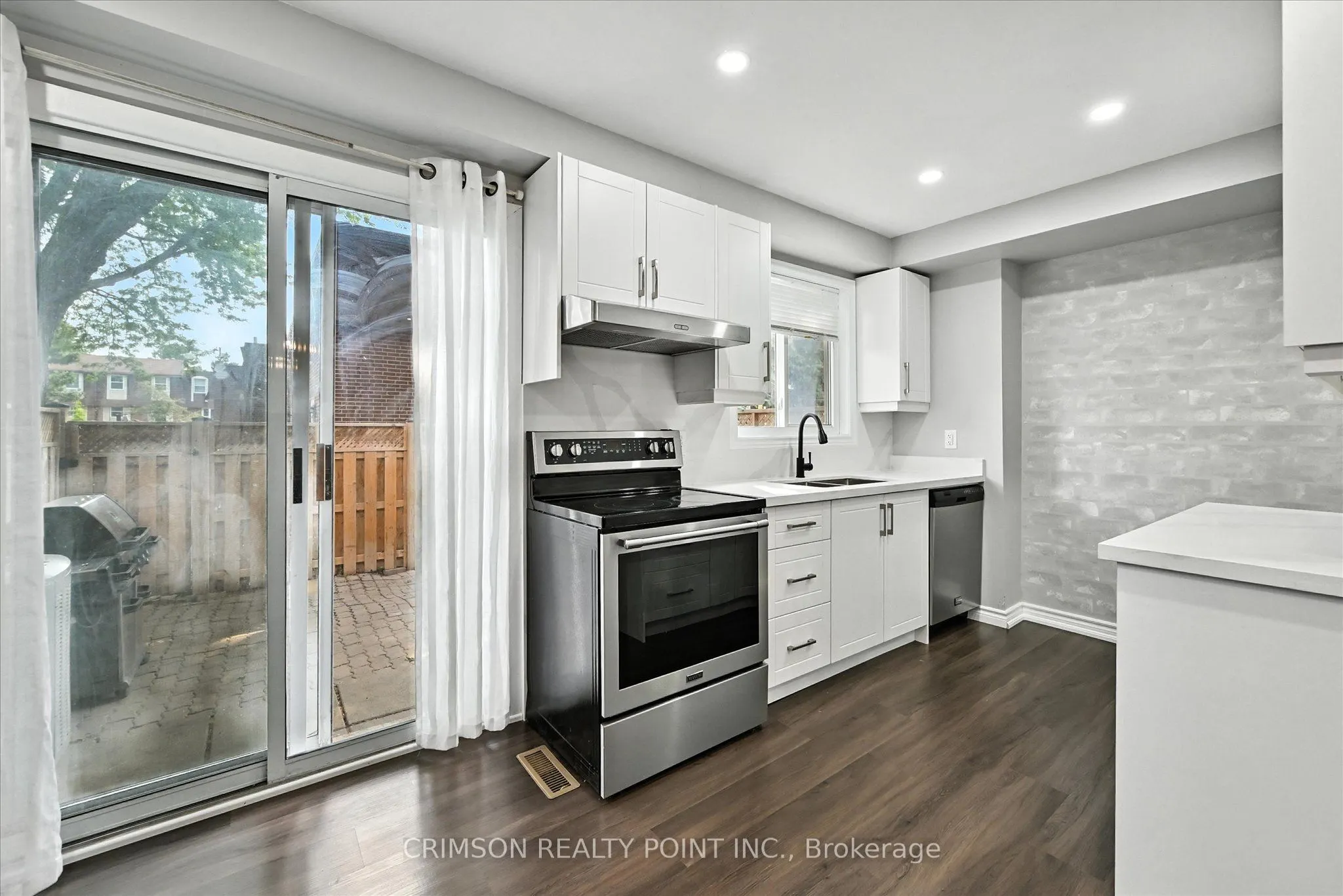 235 Bronte Street S, #37