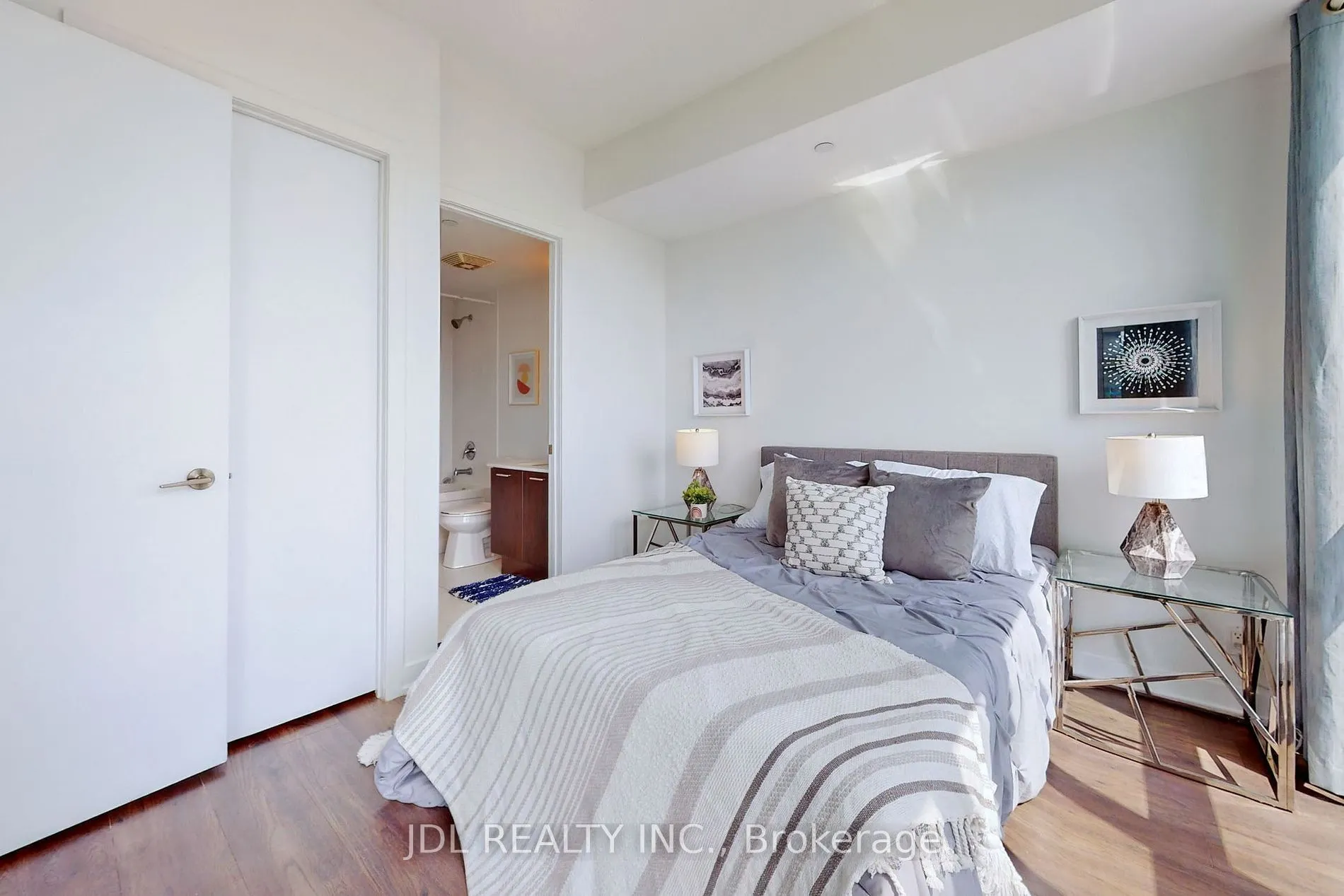 2212 Lakeshore Boulevard W, #3206