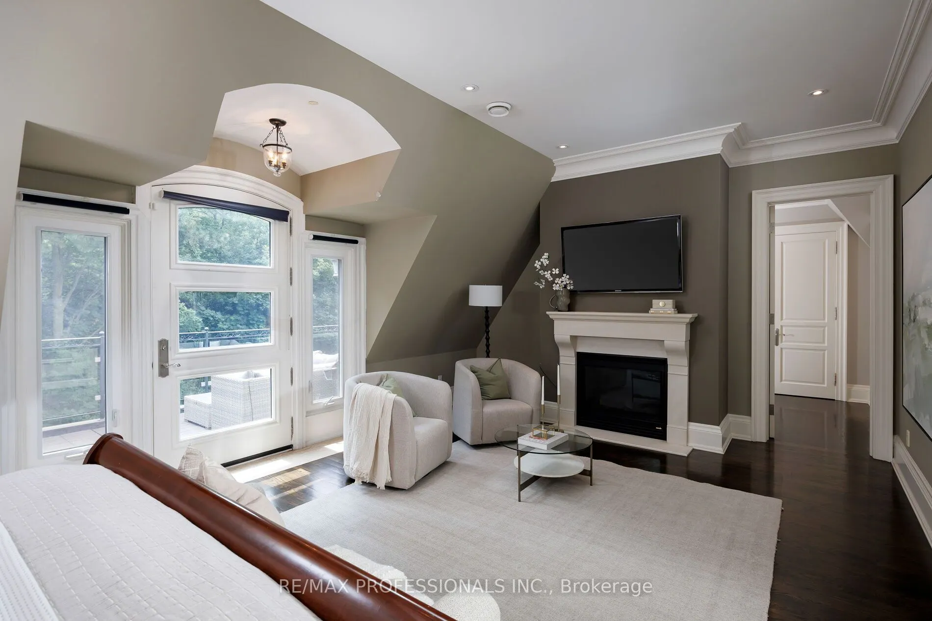 56 Ravenscrest Drive