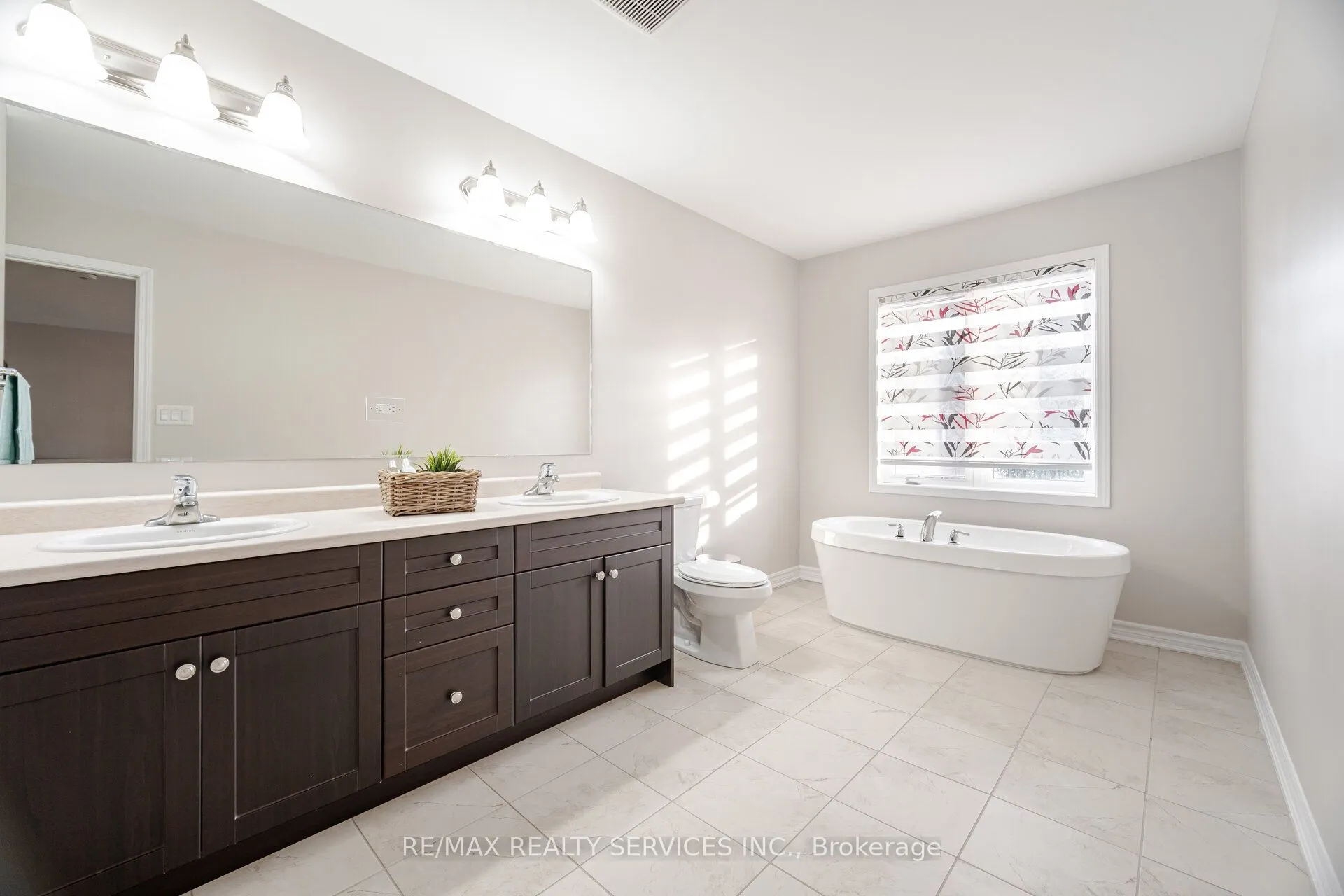 43 Cirrus Crescent