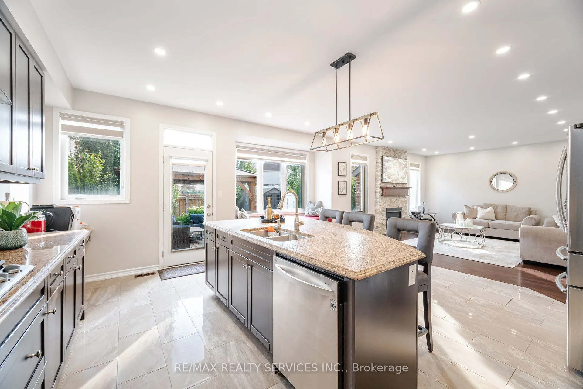 43 Cirrus Crescent