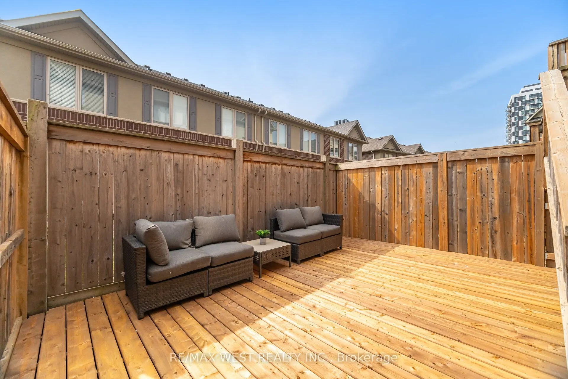 386 Belcourt Common
