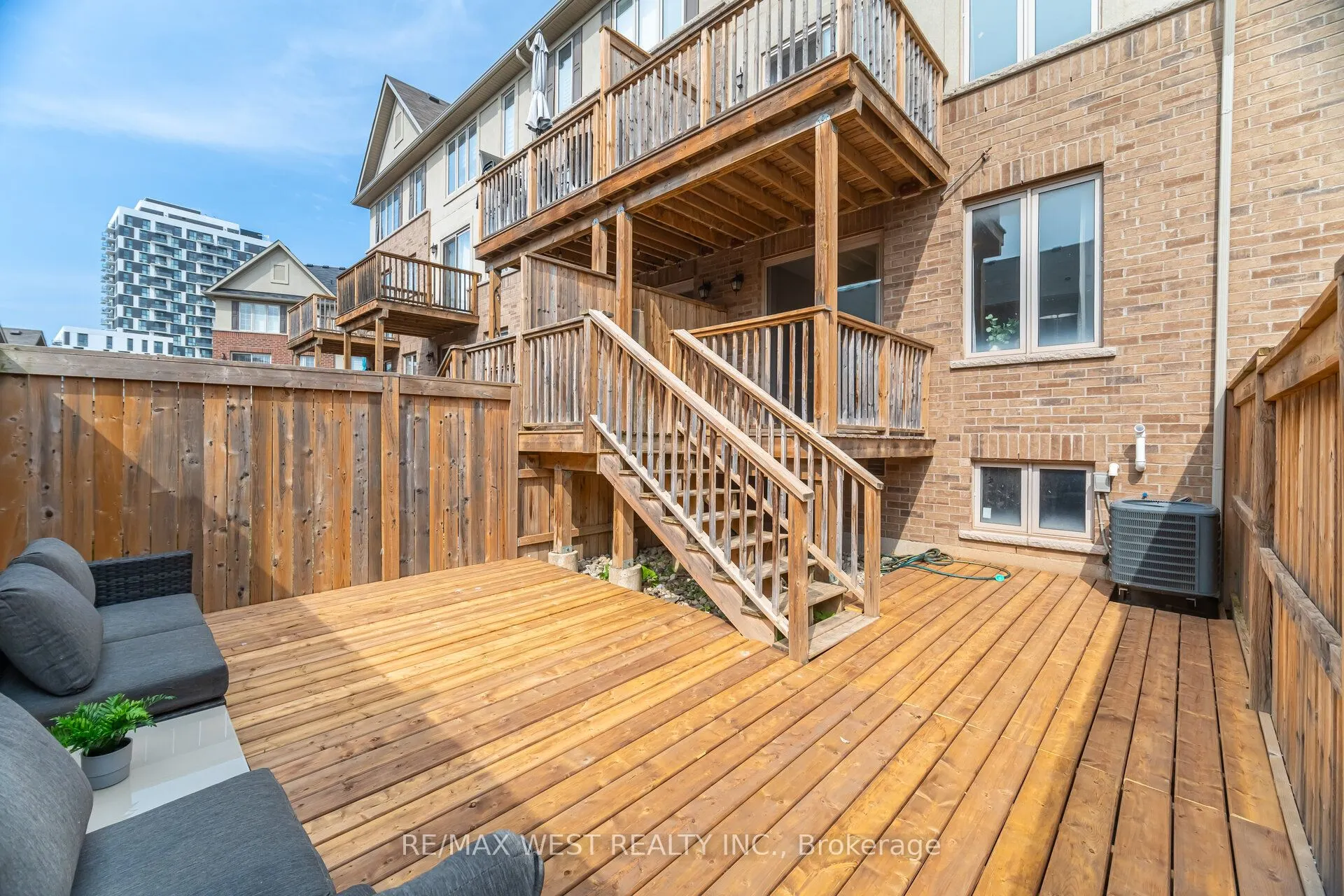 386 Belcourt Common