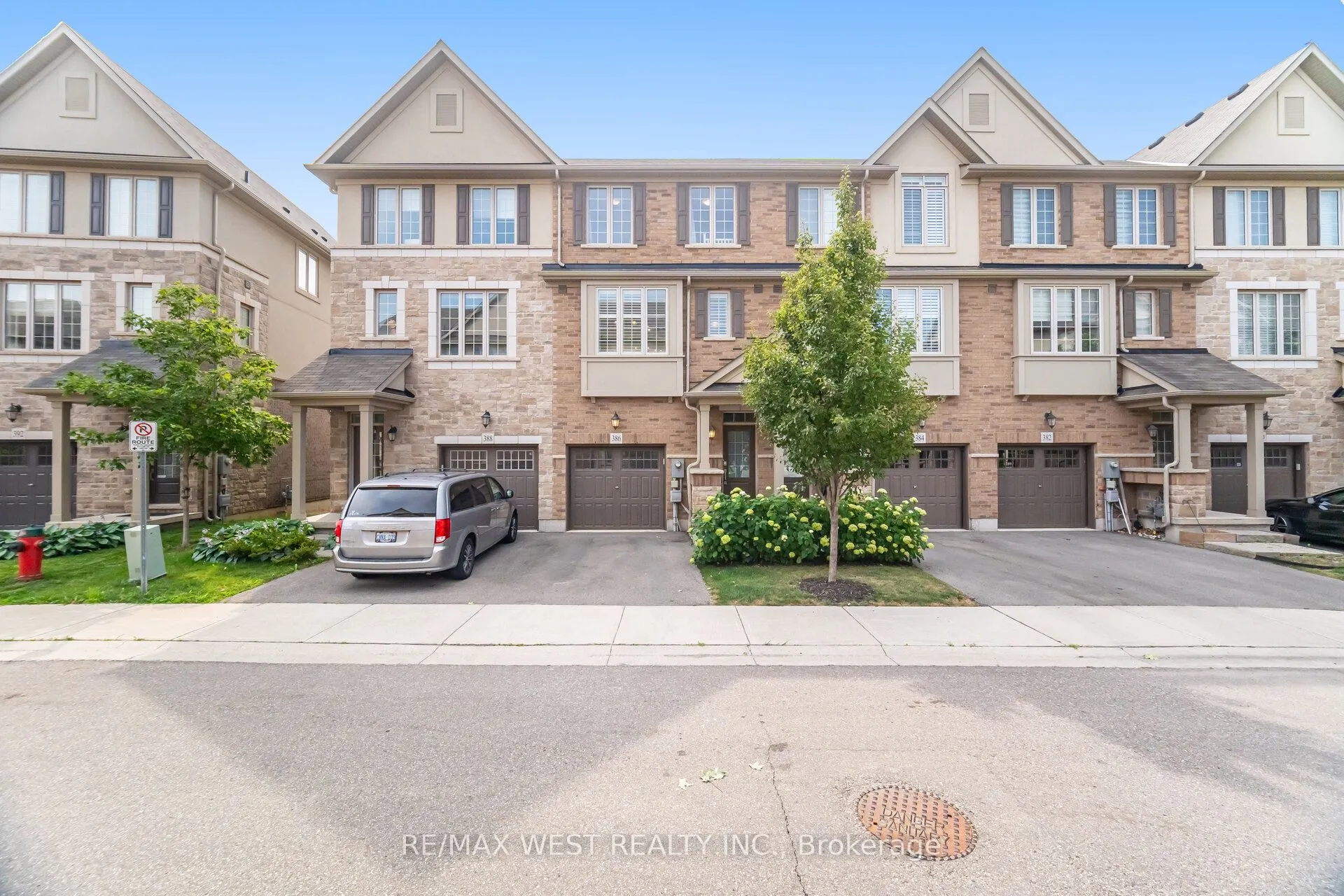 386 Belcourt Common