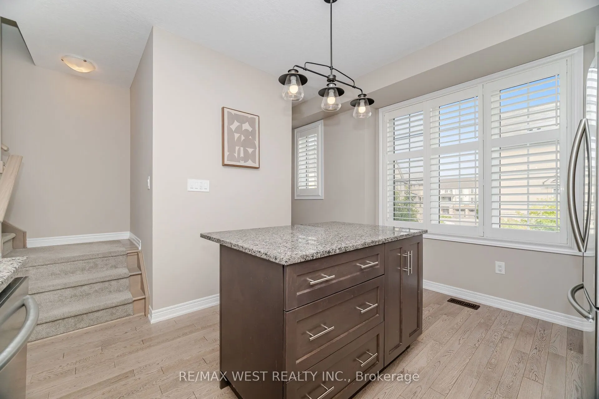 386 Belcourt Common
