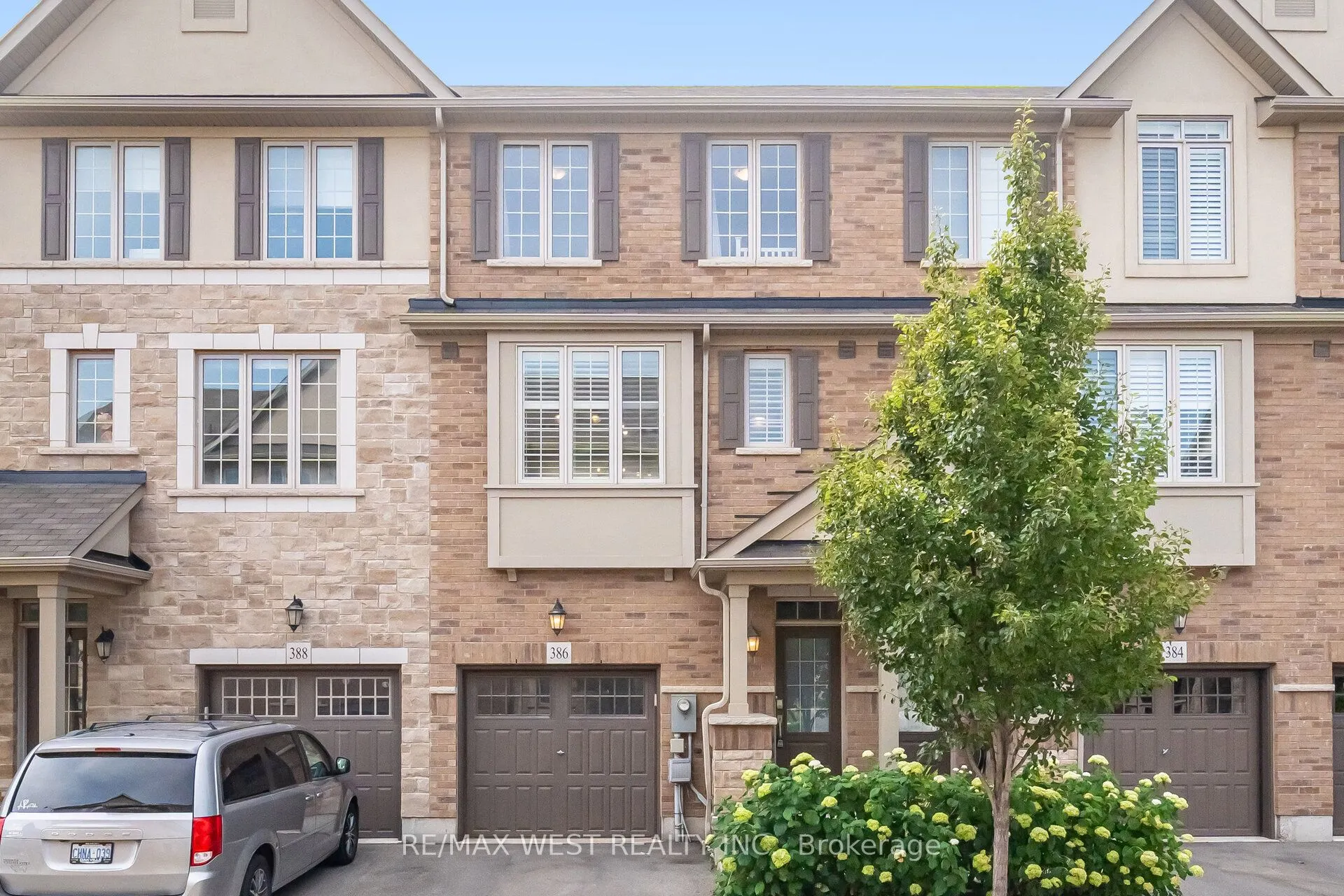 386 Belcourt Common