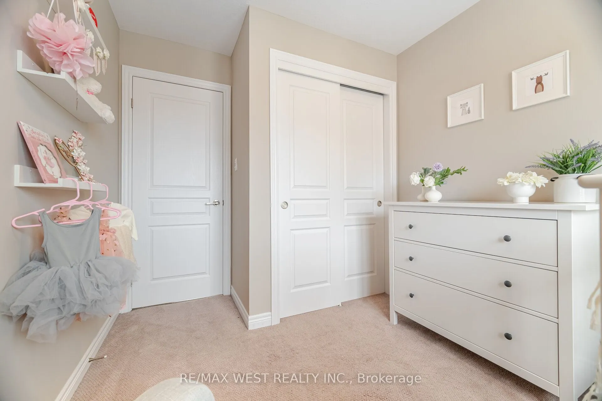 386 Belcourt Common