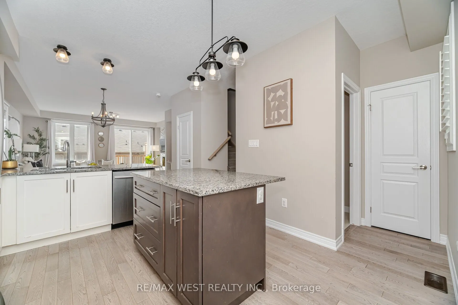 386 Belcourt Common