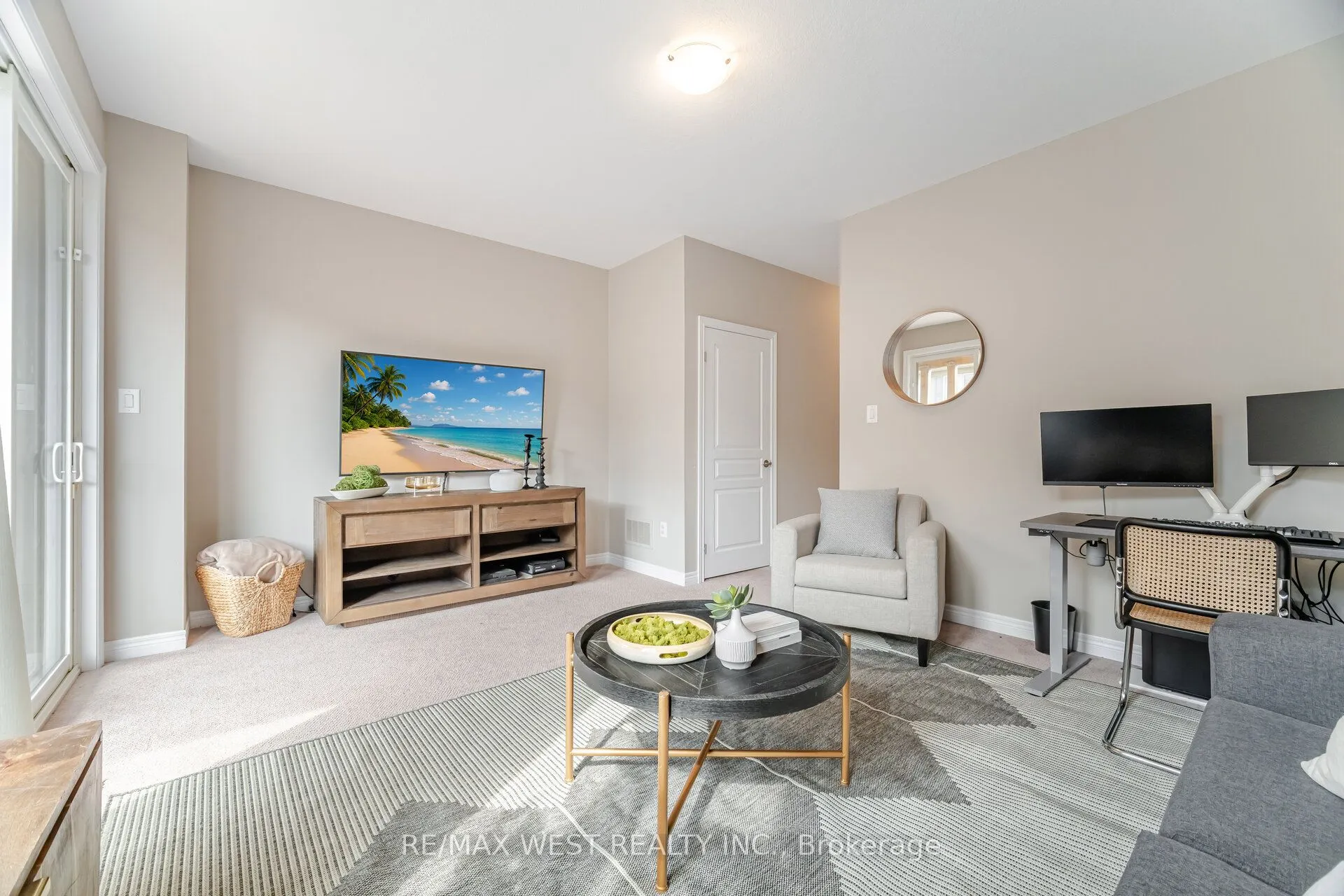 386 Belcourt Common