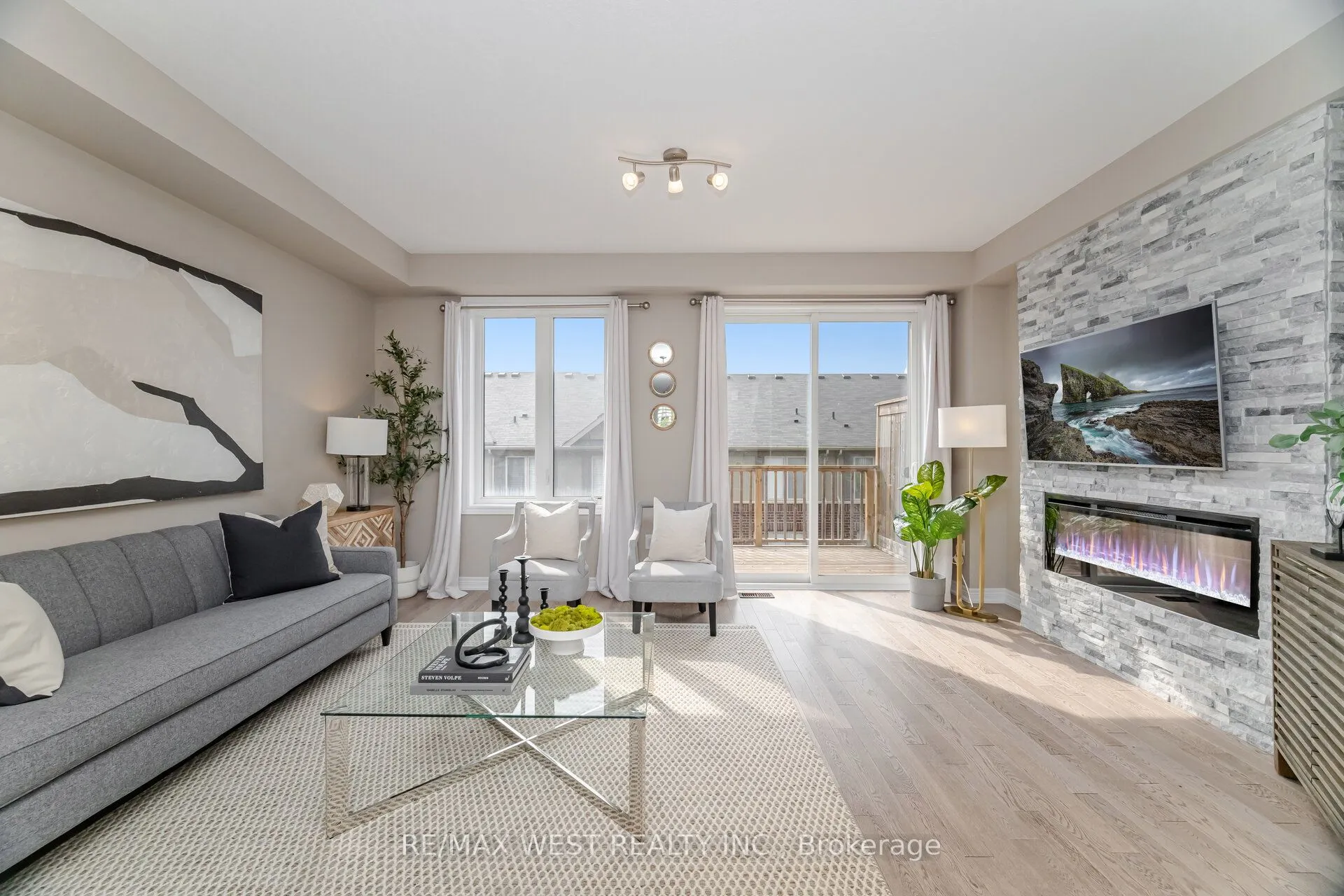 386 Belcourt Common