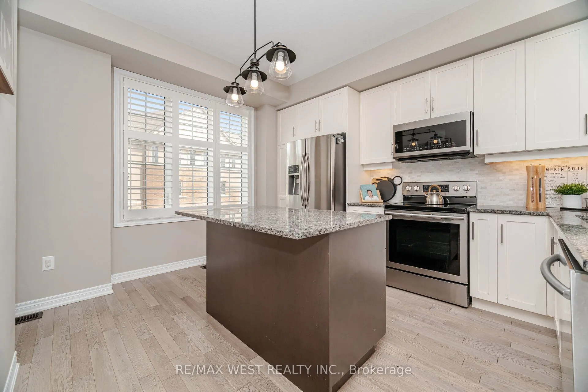 386 Belcourt Common
