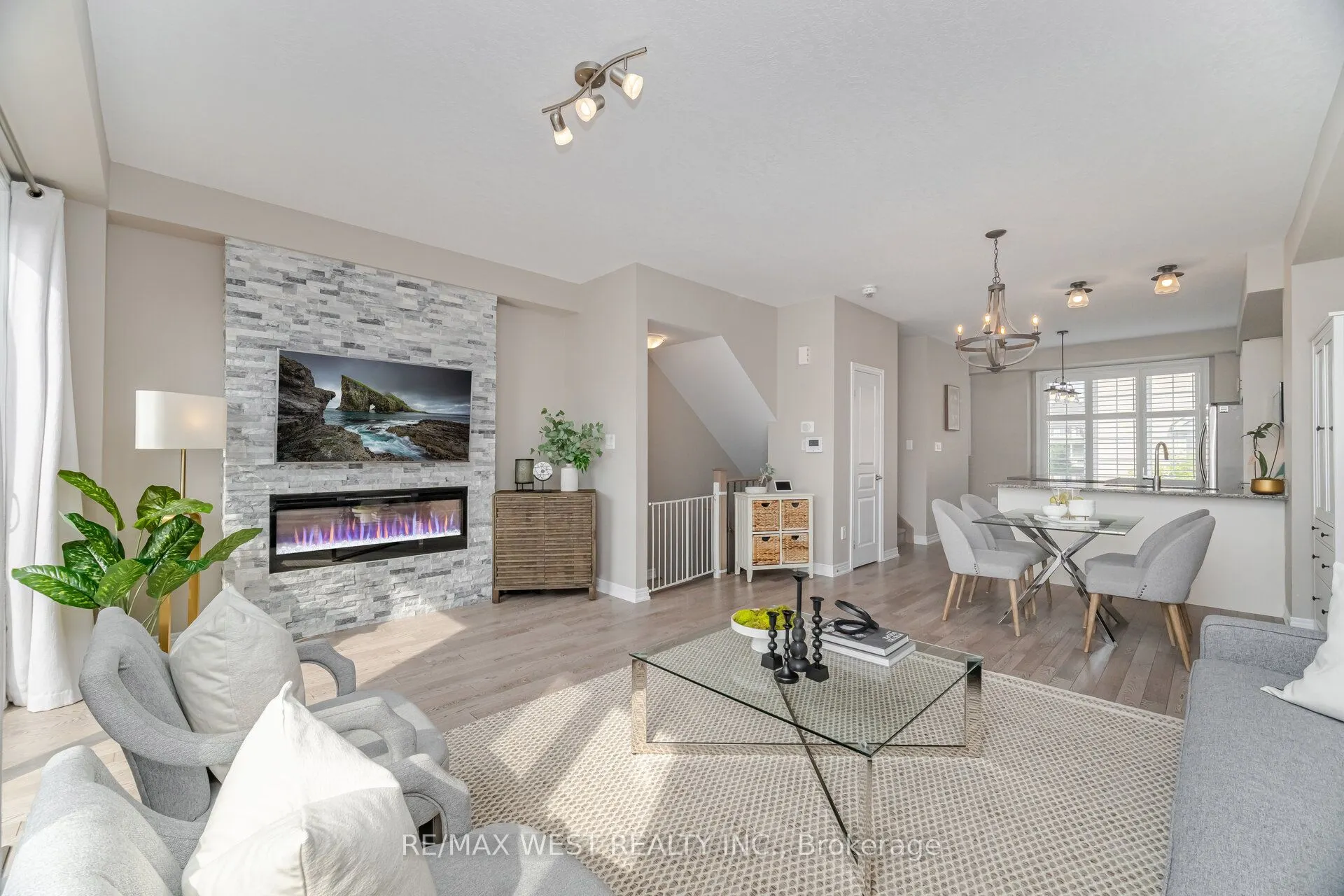386 Belcourt Common