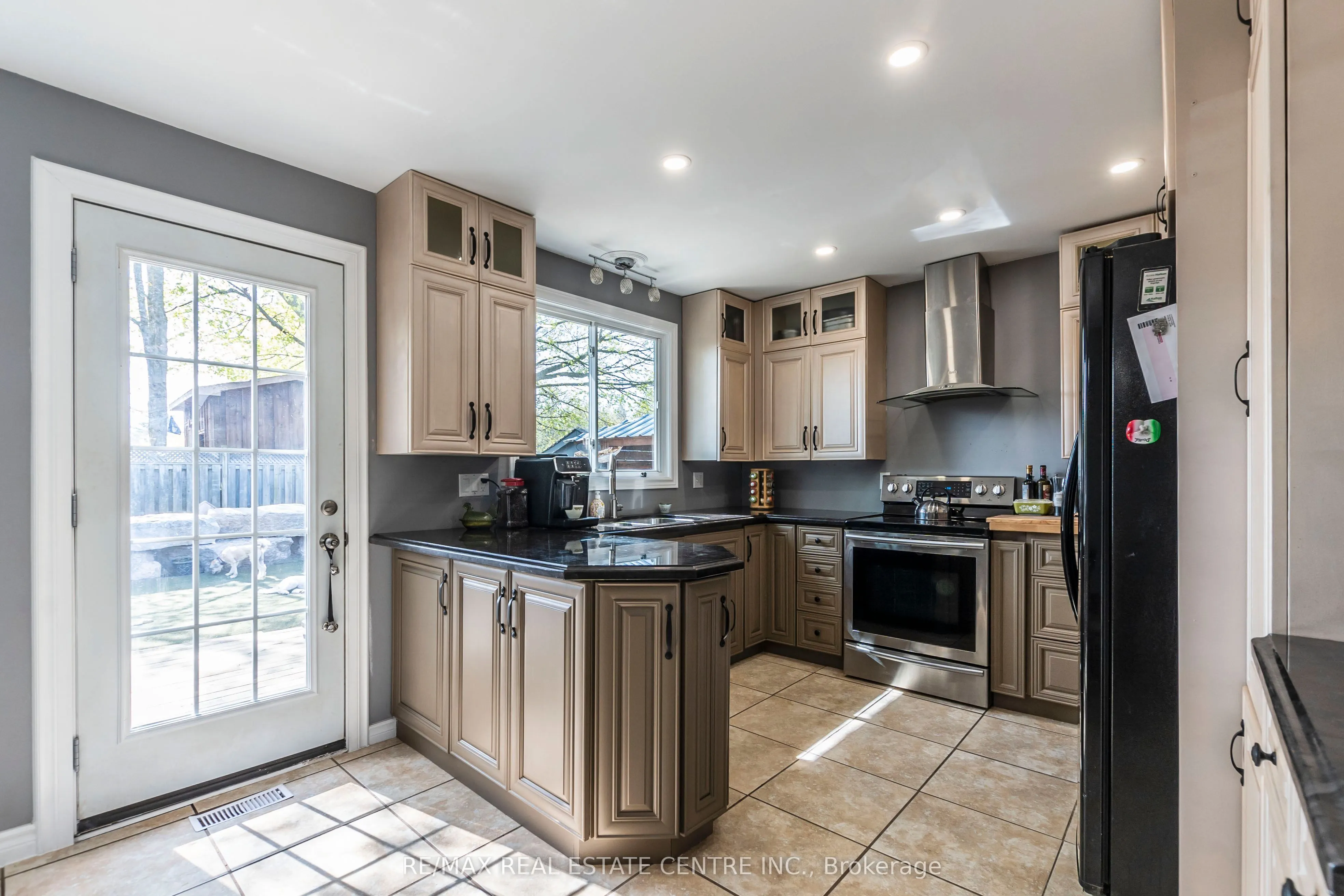 12 Cobblehill Road