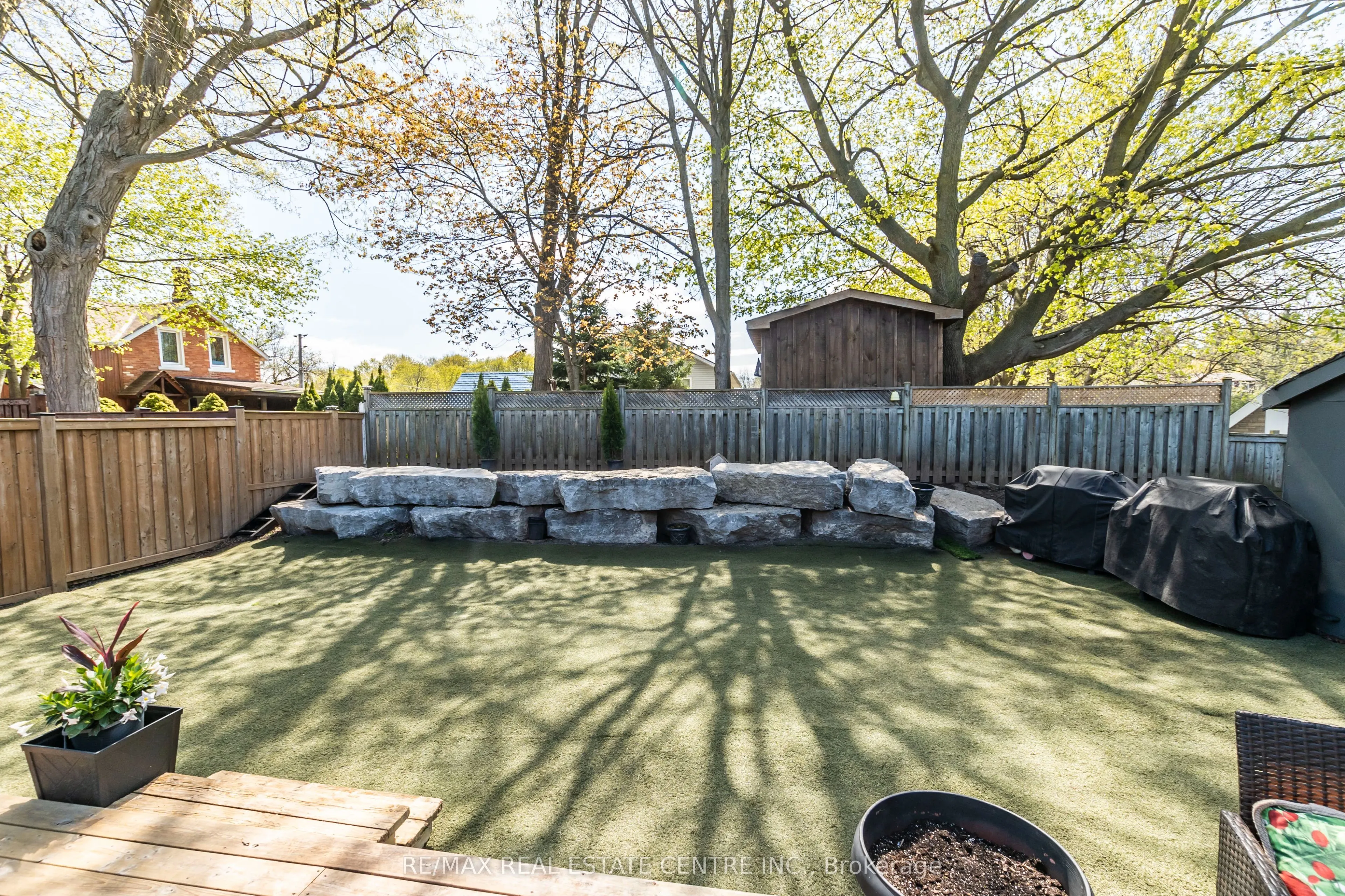 12 Cobblehill Road