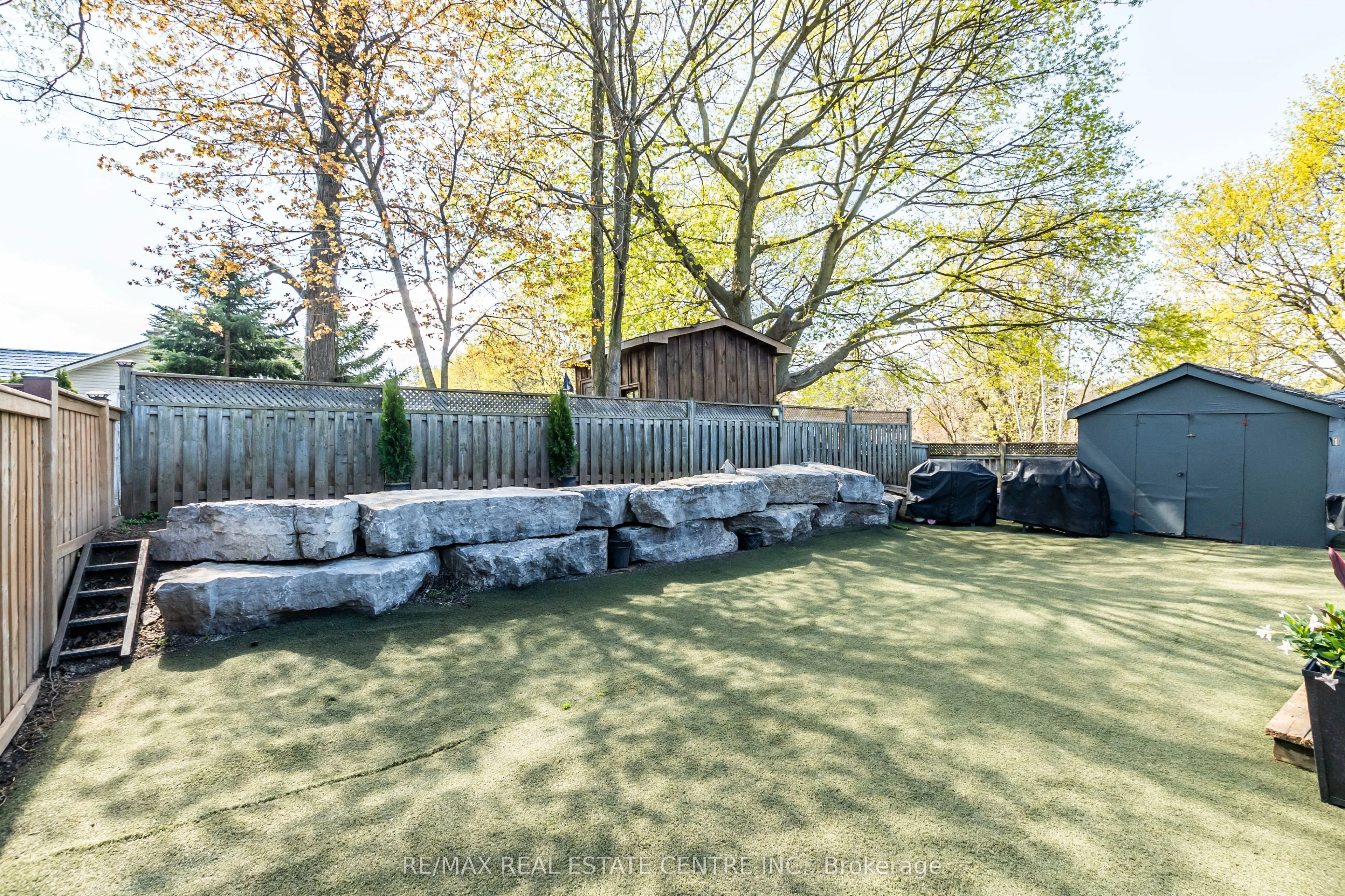 12 Cobblehill Road