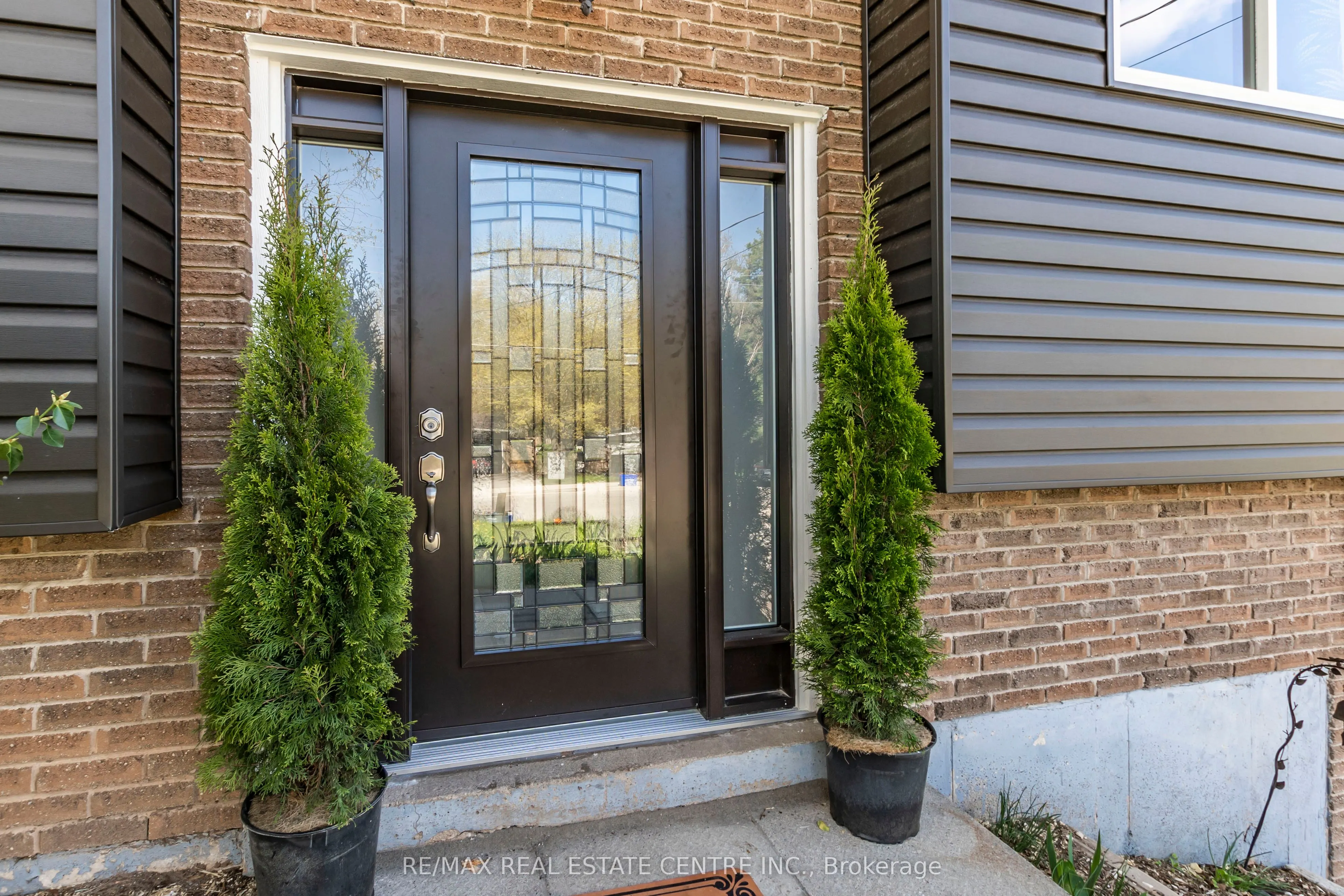 12 Cobblehill Road