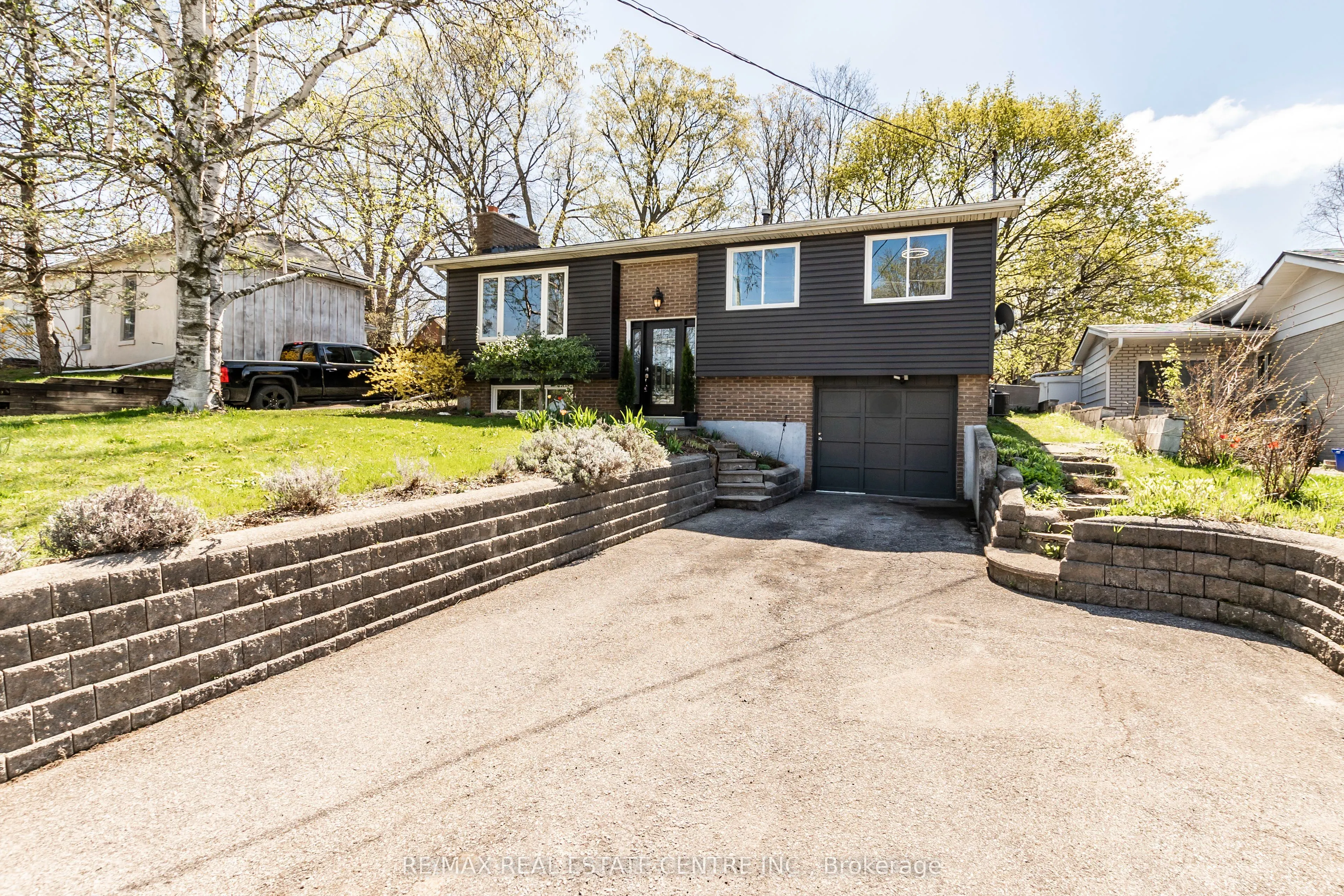 12 Cobblehill Road