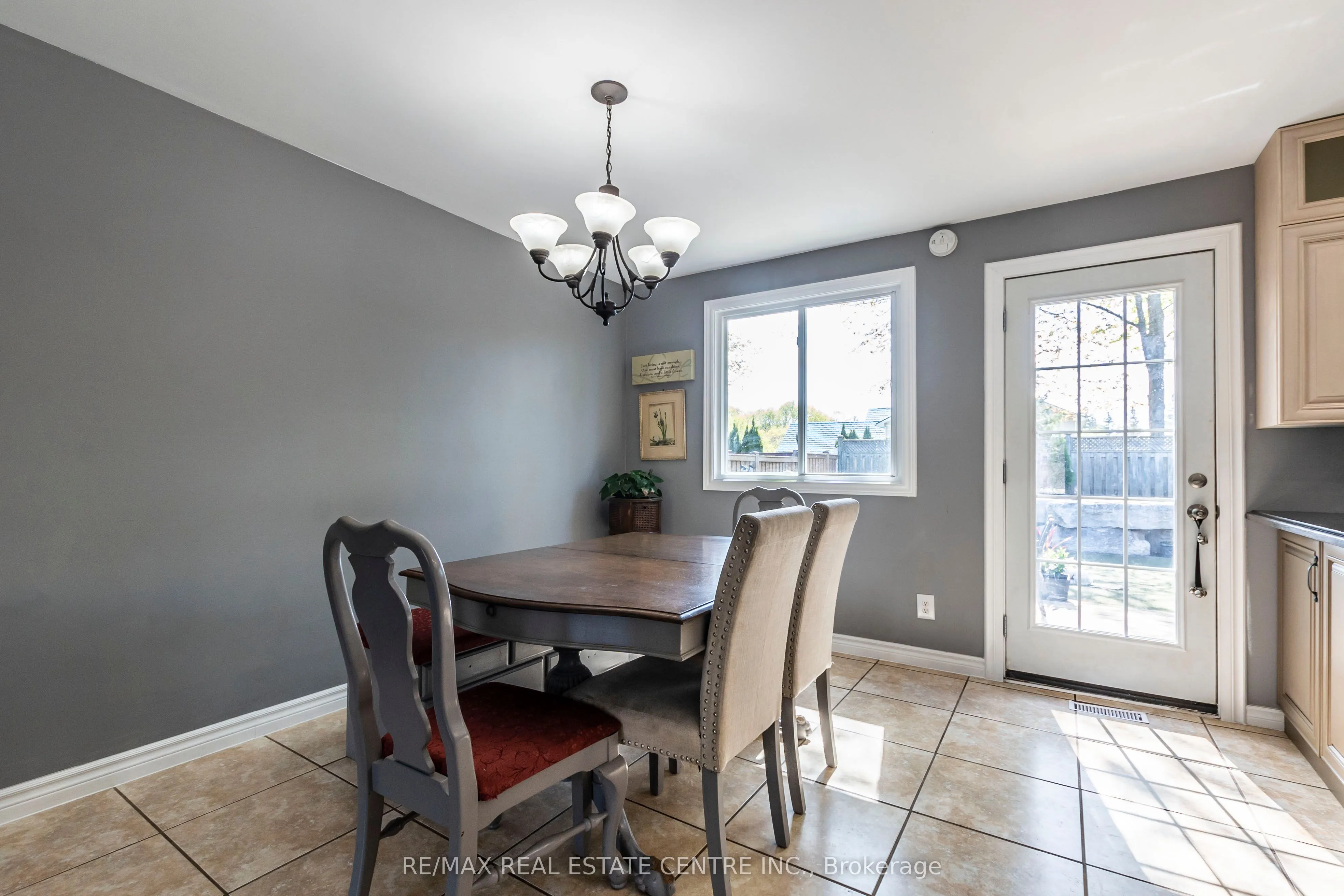 12 Cobblehill Road