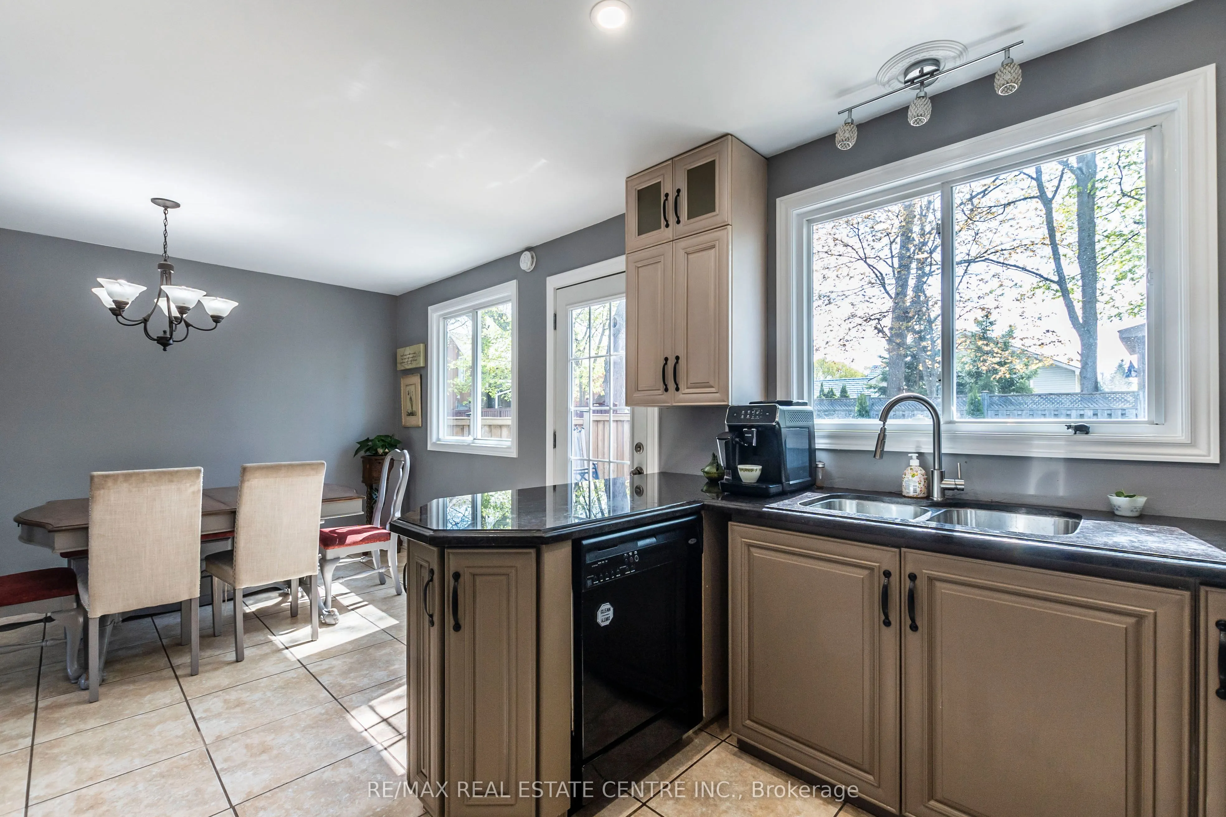 12 Cobblehill Road