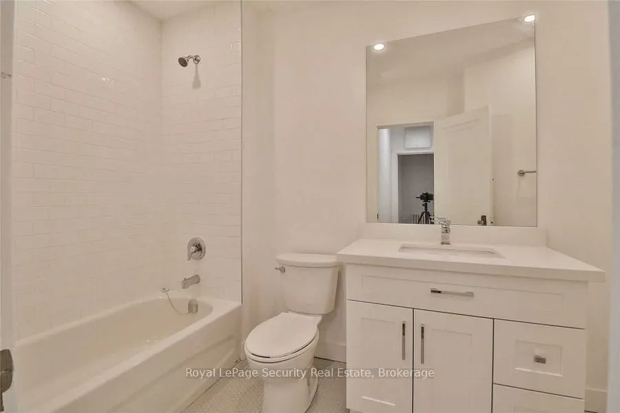 3317 Lake Shore Boulevard W, #3