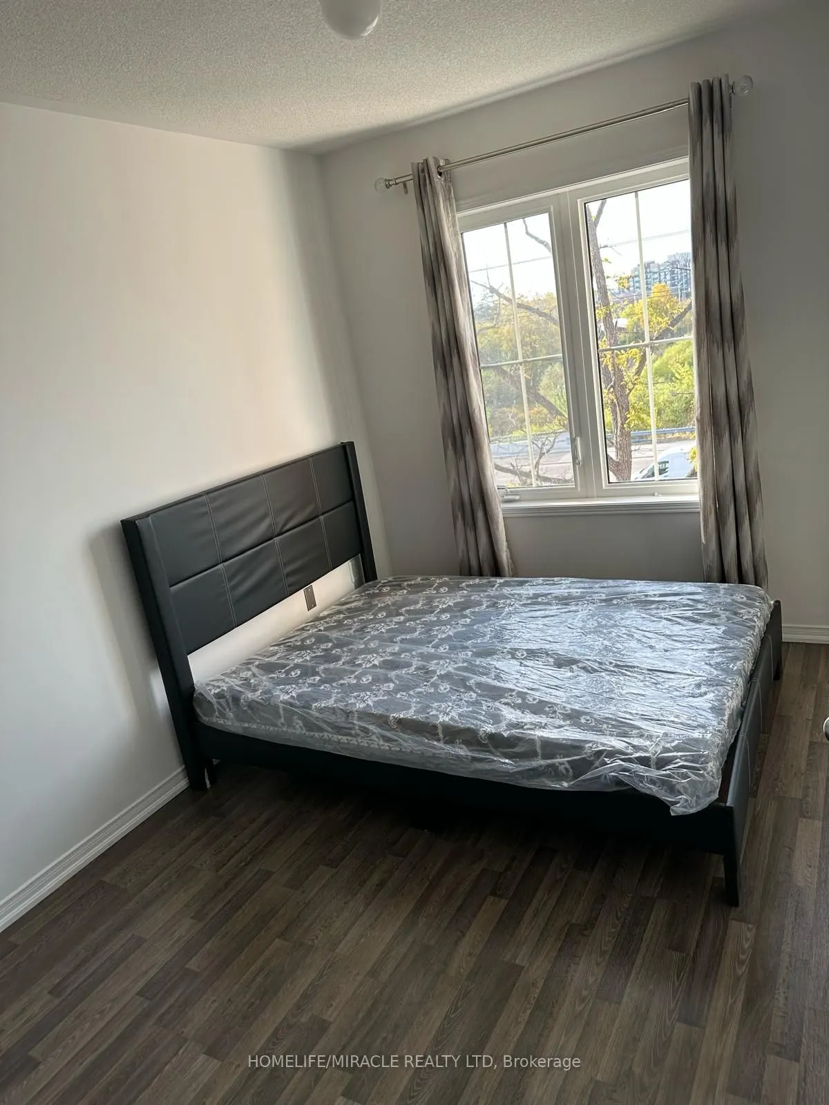 2508 POST Road, #18