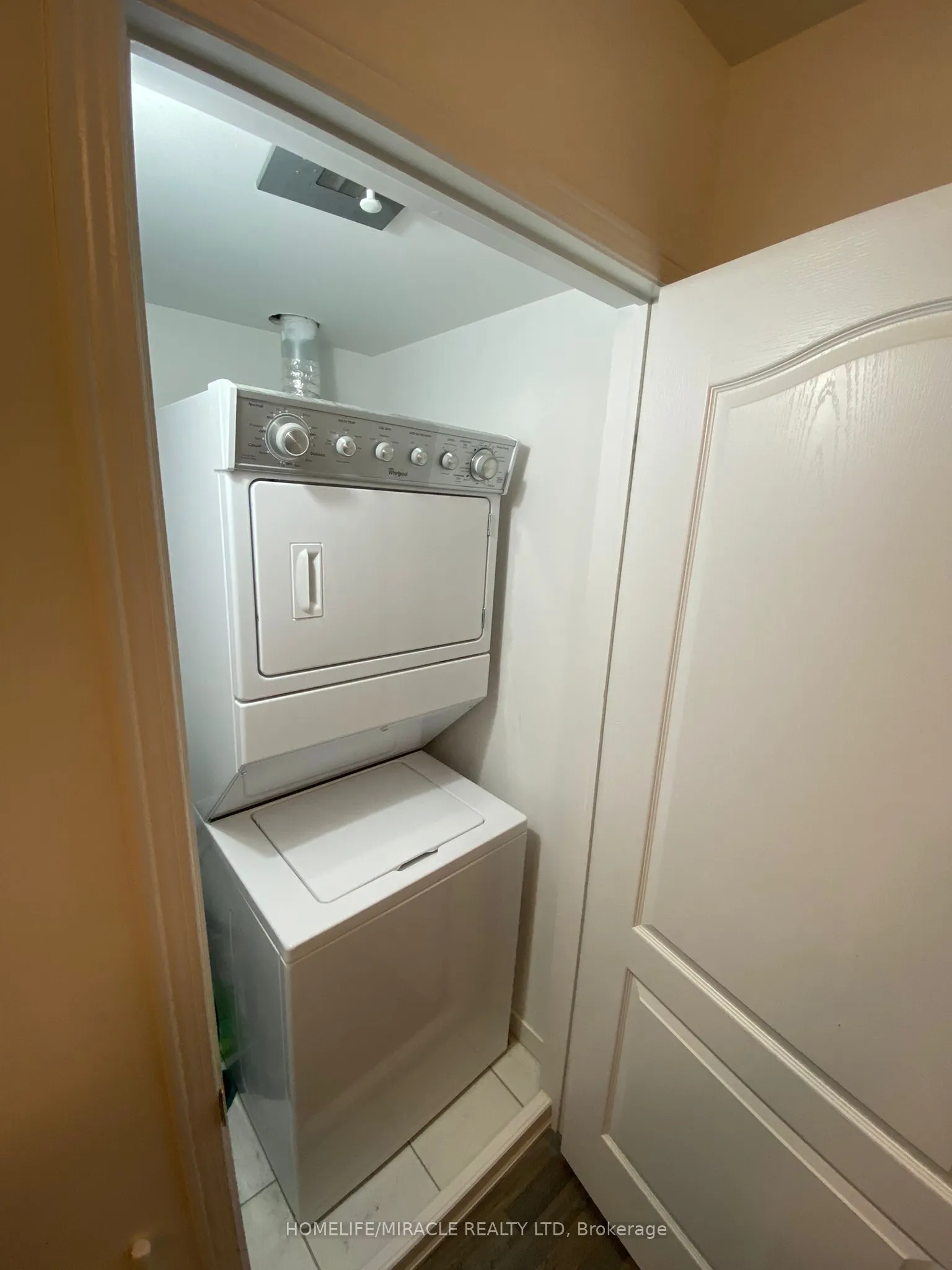 2508 POST Road, #18