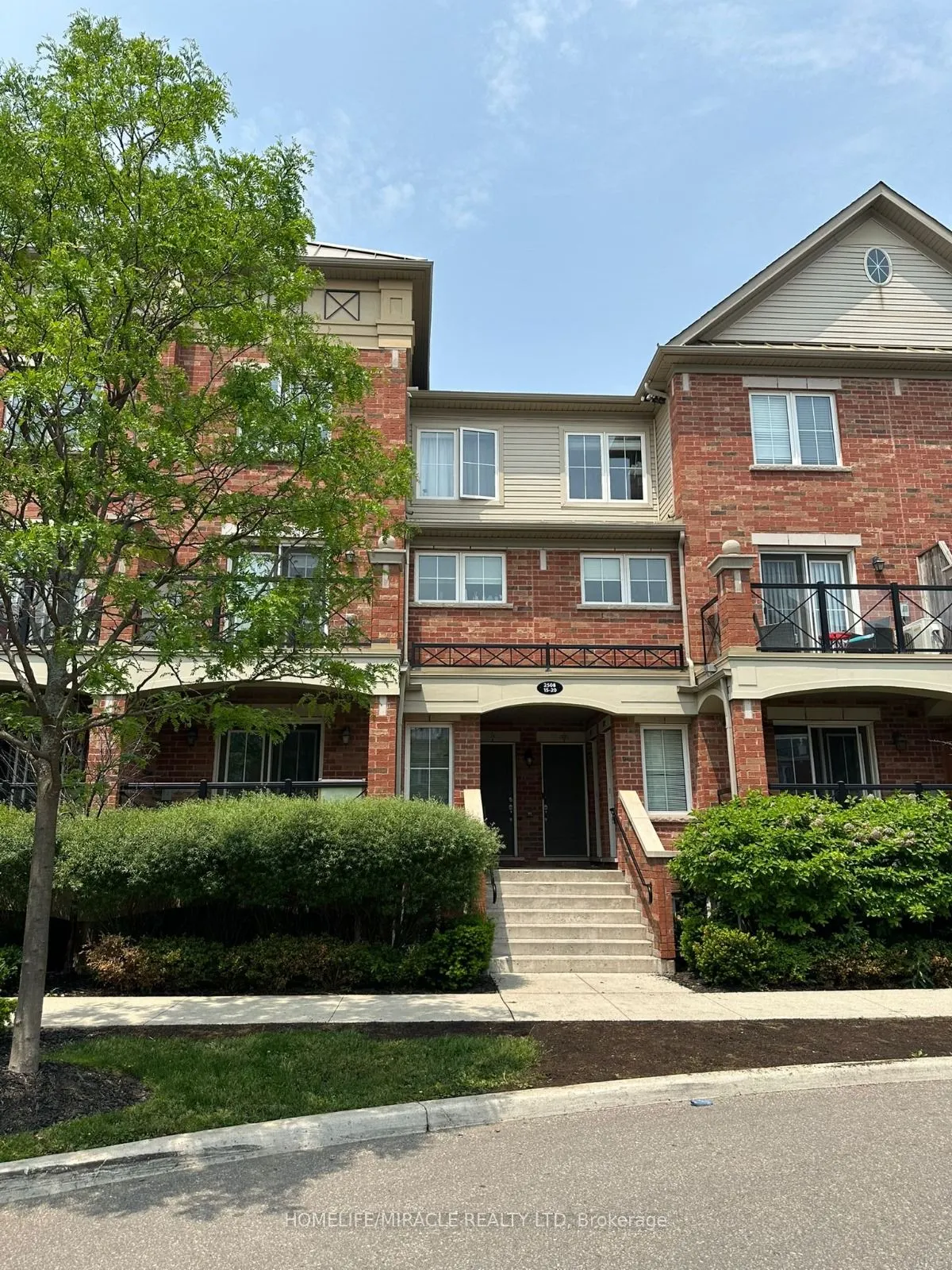 2508 POST Road, #18