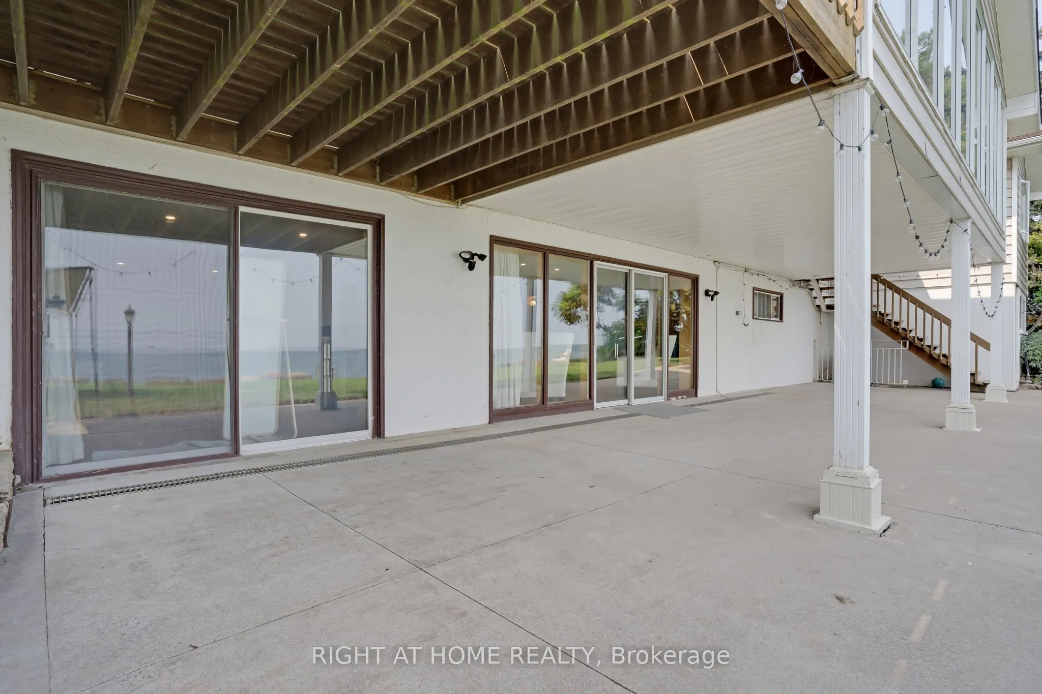 1360 LAKESHORE Road W