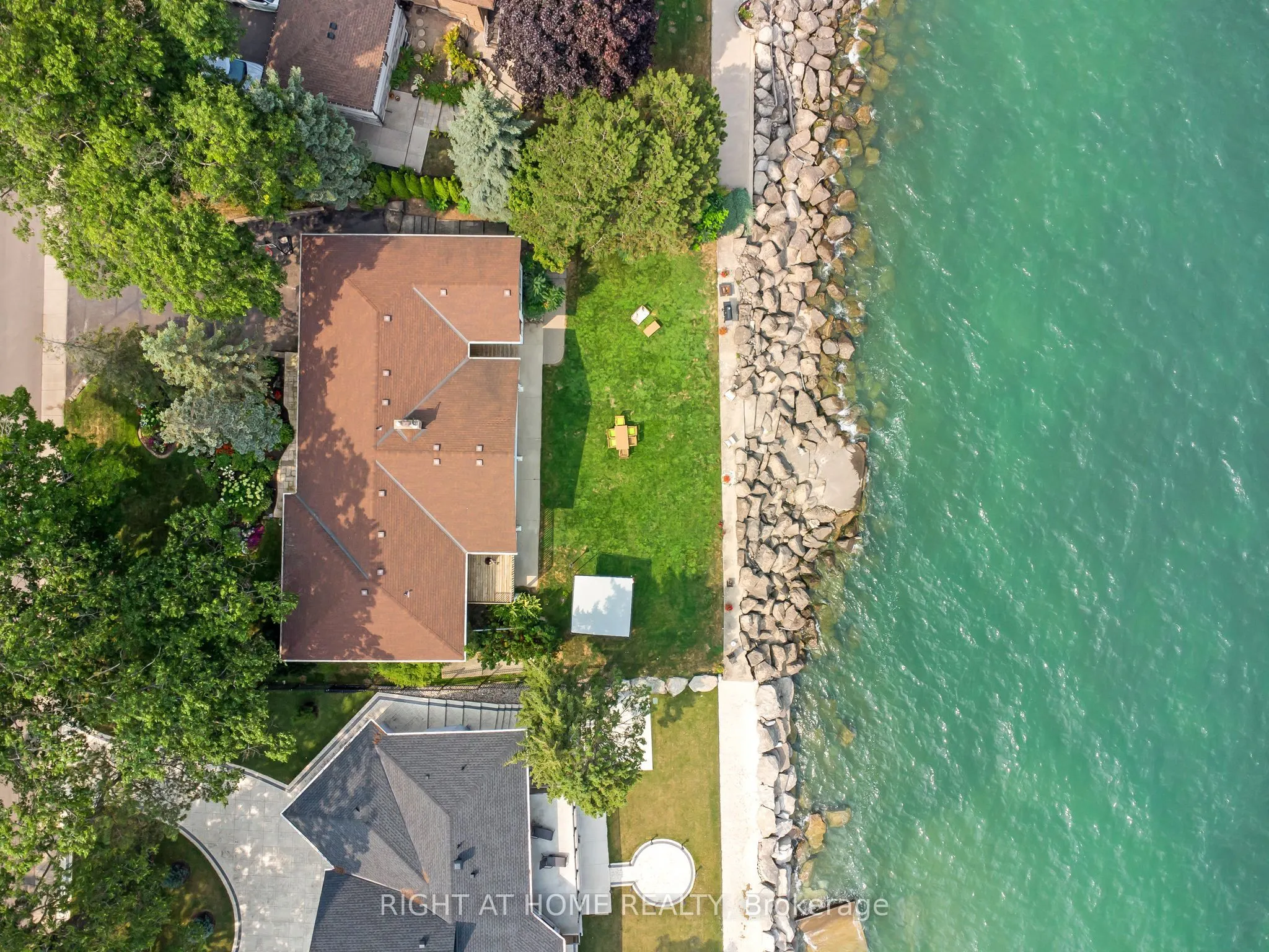 1360 LAKESHORE Road W