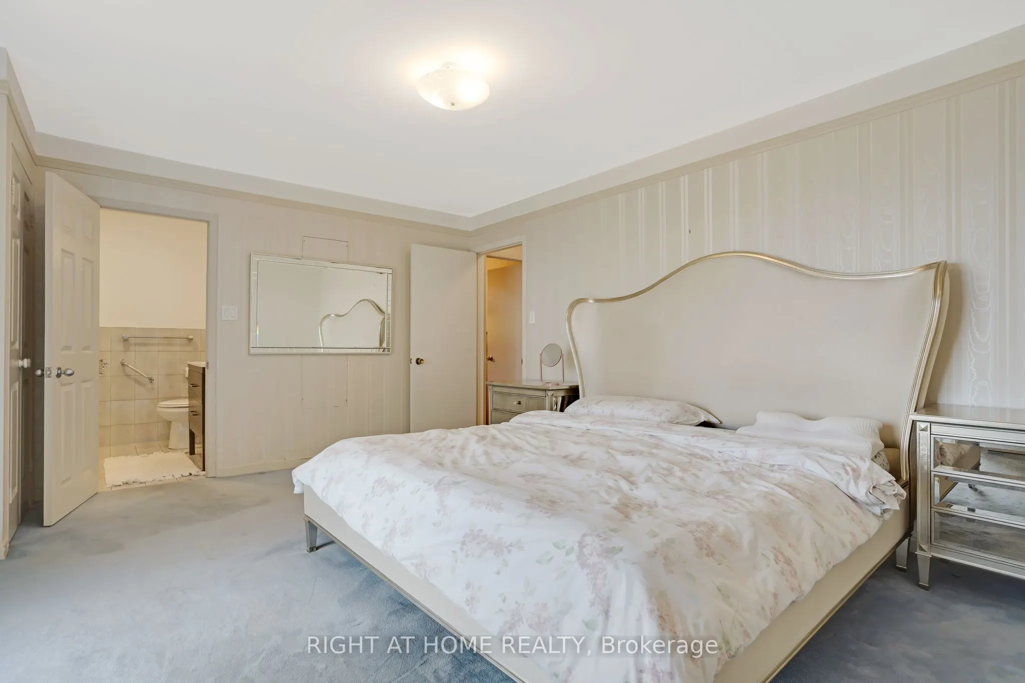 1360 LAKESHORE Road W