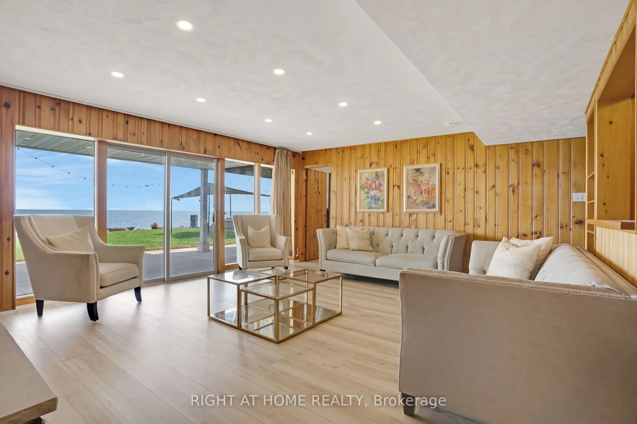 1360 LAKESHORE Road W