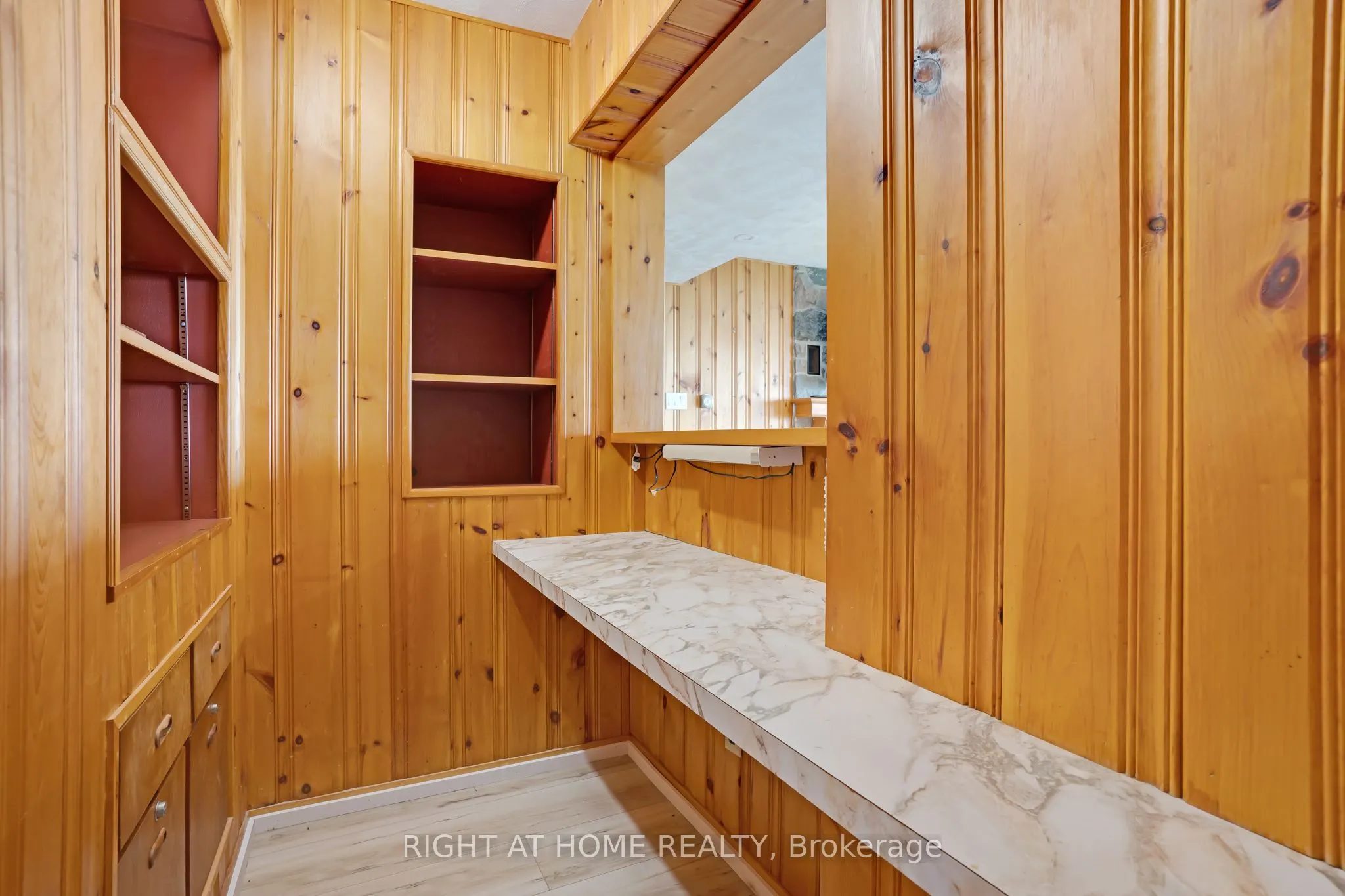 1360 LAKESHORE Road W