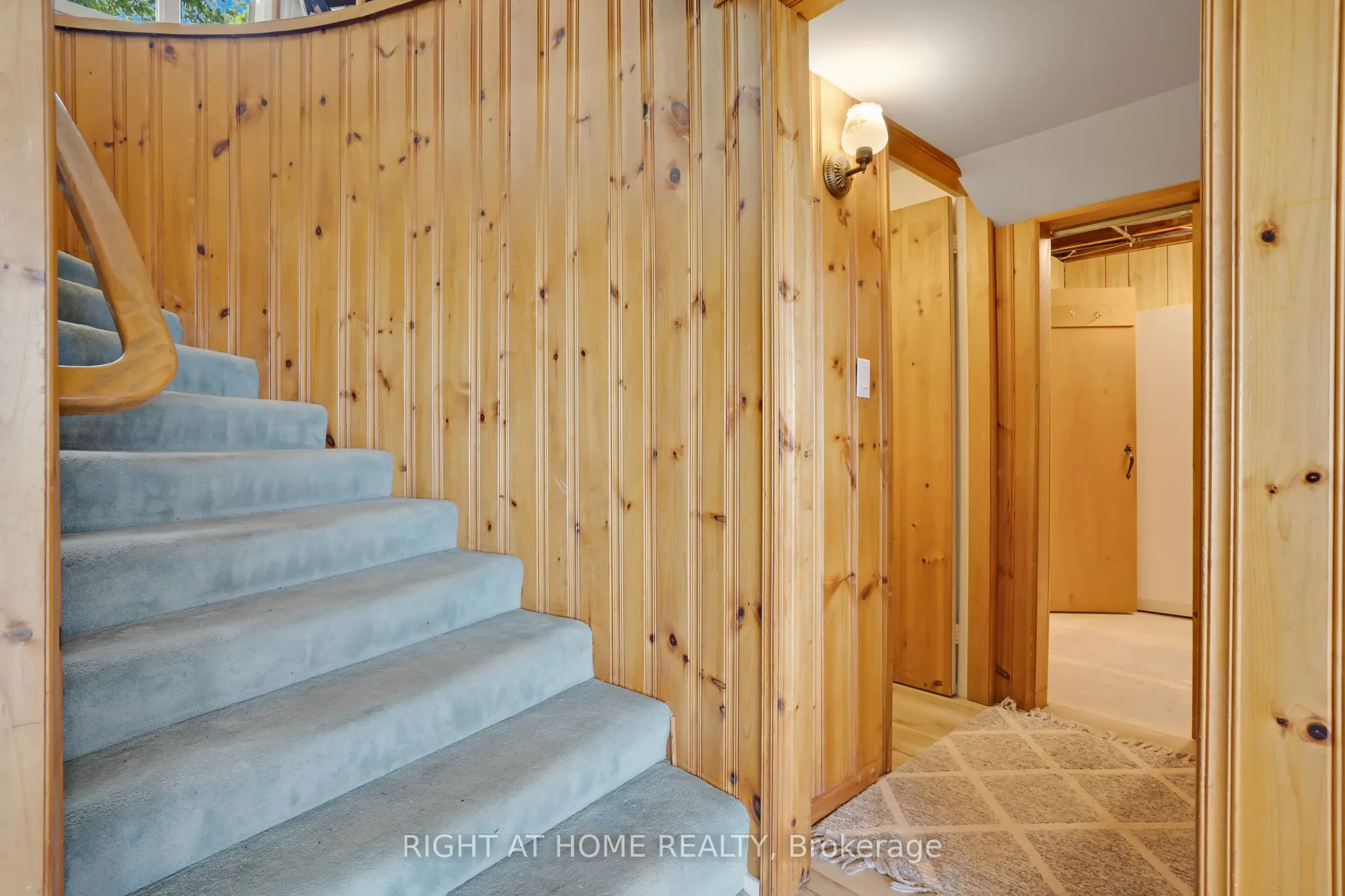 1360 LAKESHORE Road W