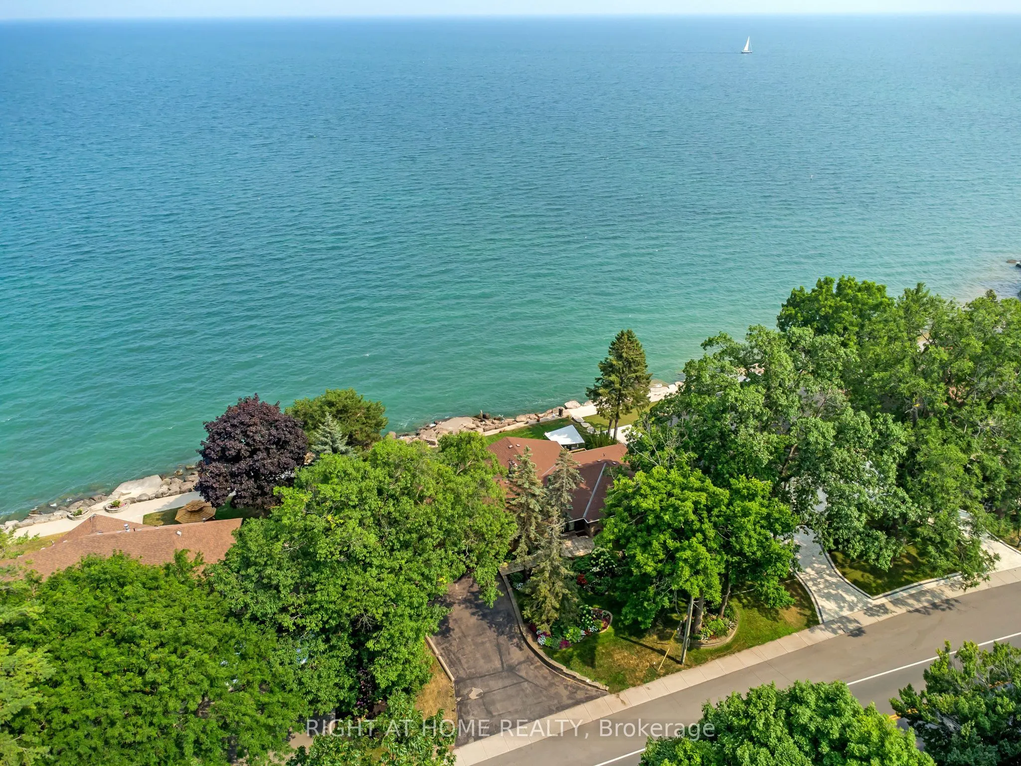 1360 LAKESHORE Road W