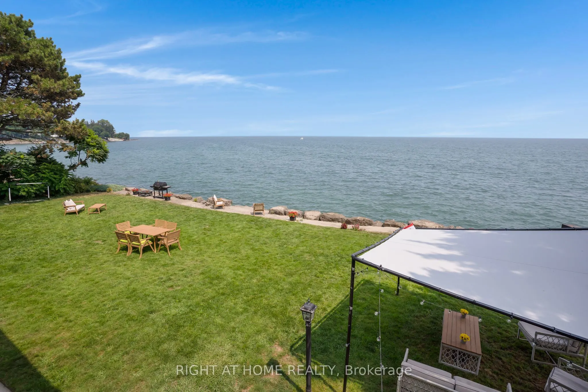 1360 LAKESHORE Road W