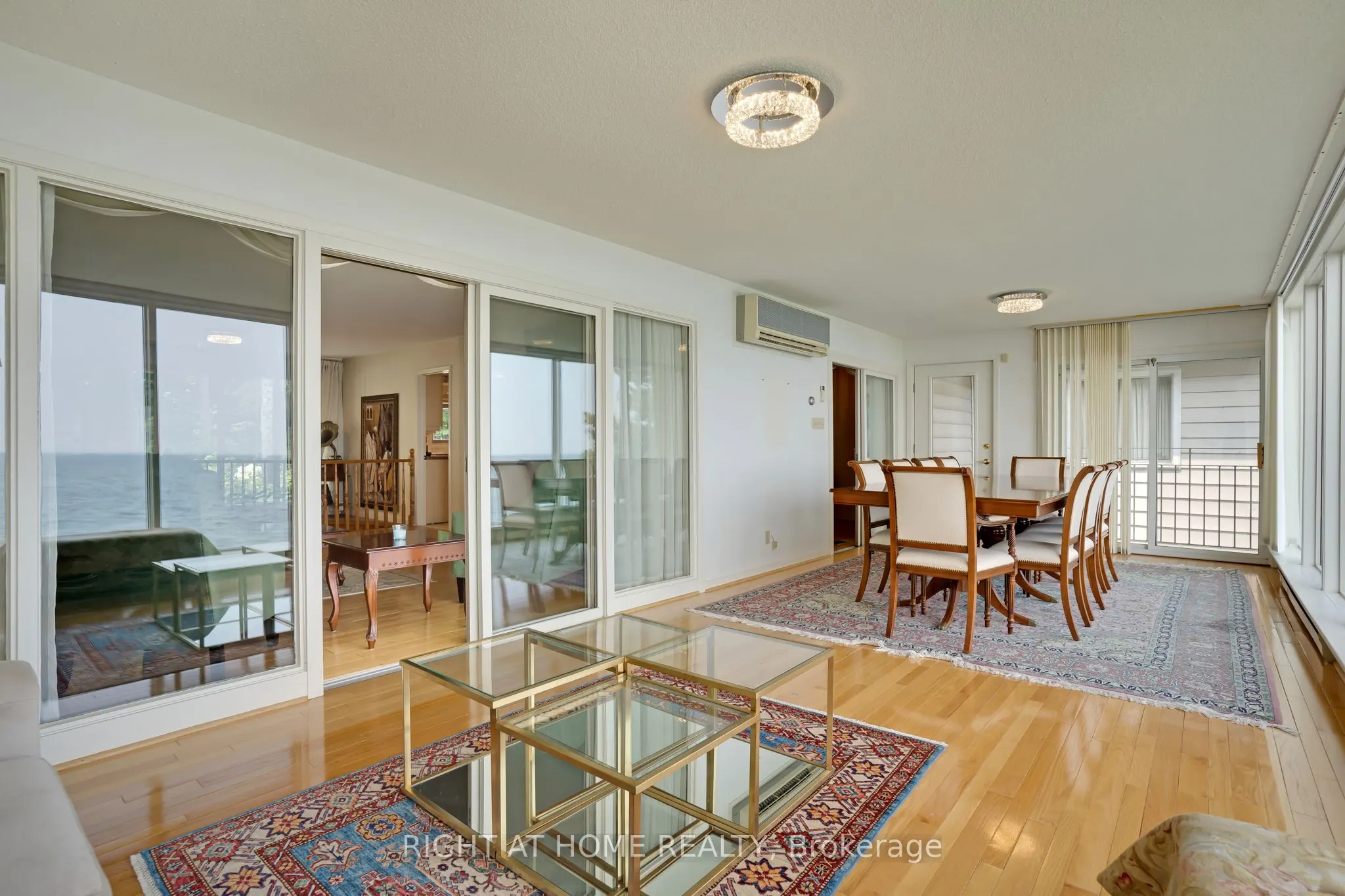 1360 LAKESHORE Road W