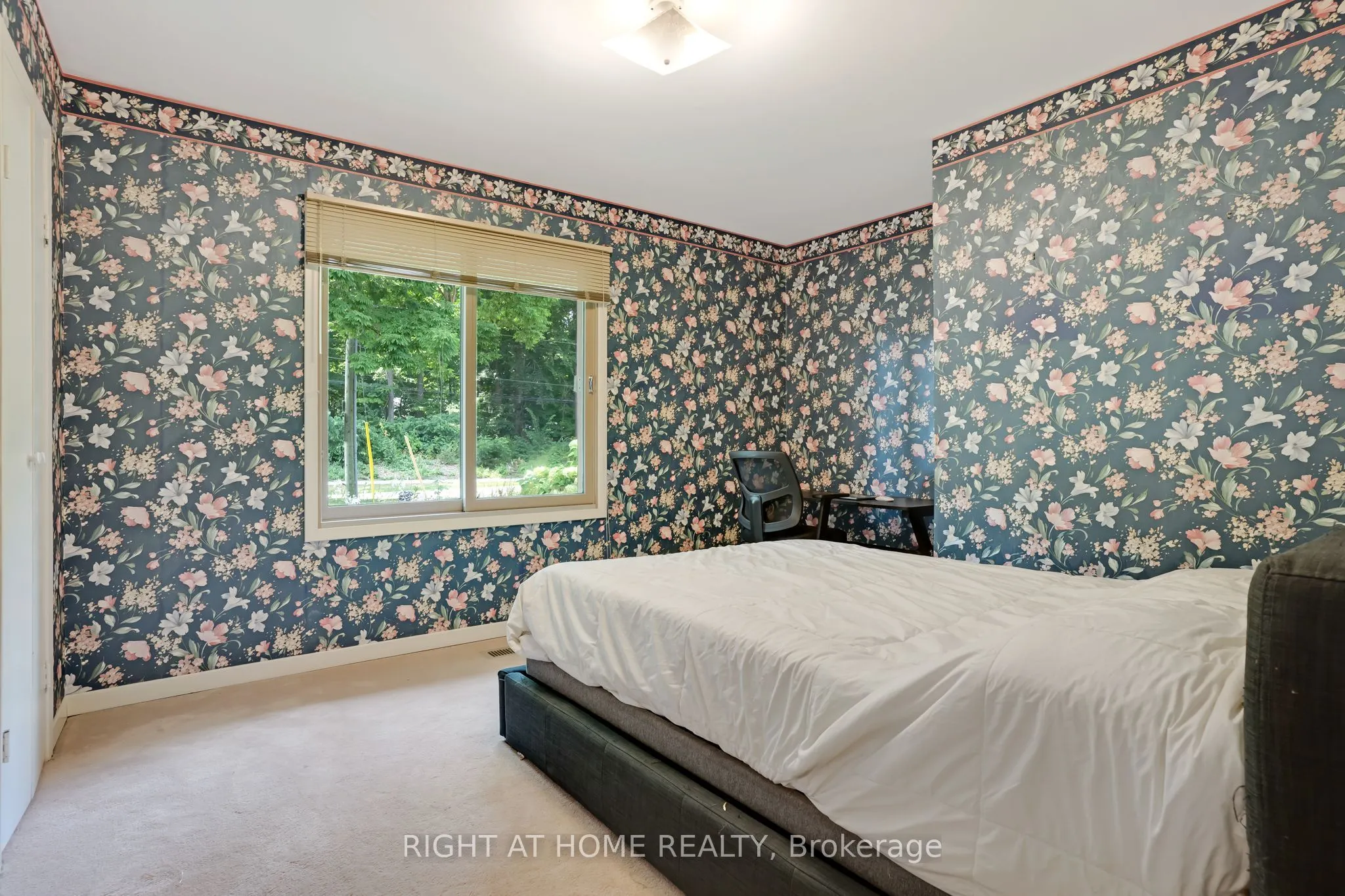 1360 LAKESHORE Road W
